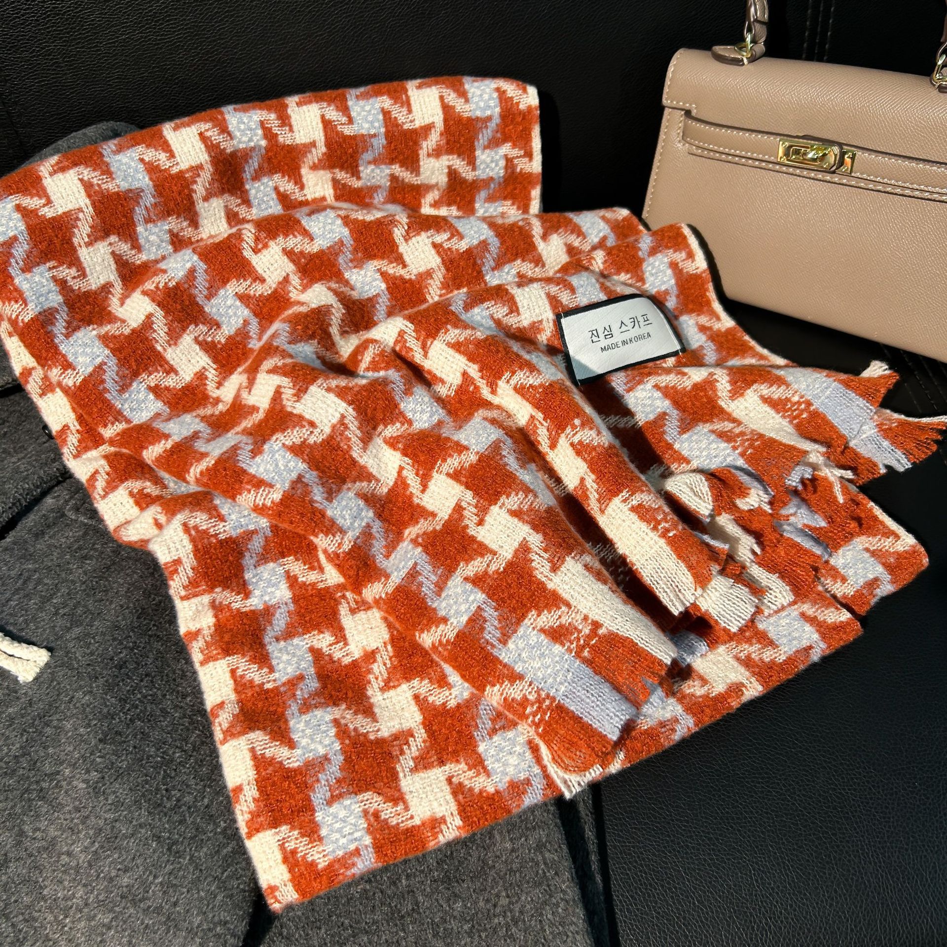 The Maillard scarf is a winter hit with a strong atmosphere. It features a mohair scarf for women with a high-end look and a new checkered scarf for men pic 26