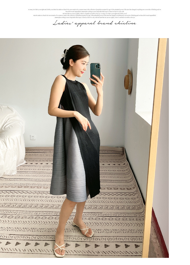 A mid-length sleeveless pleated dress for women, a new summer style by Miyake. This irregularly pieced A-line base dress is stylish pic 37