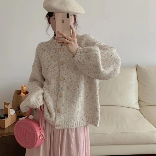 This autumn and winter round-neck leather label candy-colored pullover sweater is a unique Korean style for women, paired with a loose and slimming knitted top pic 1