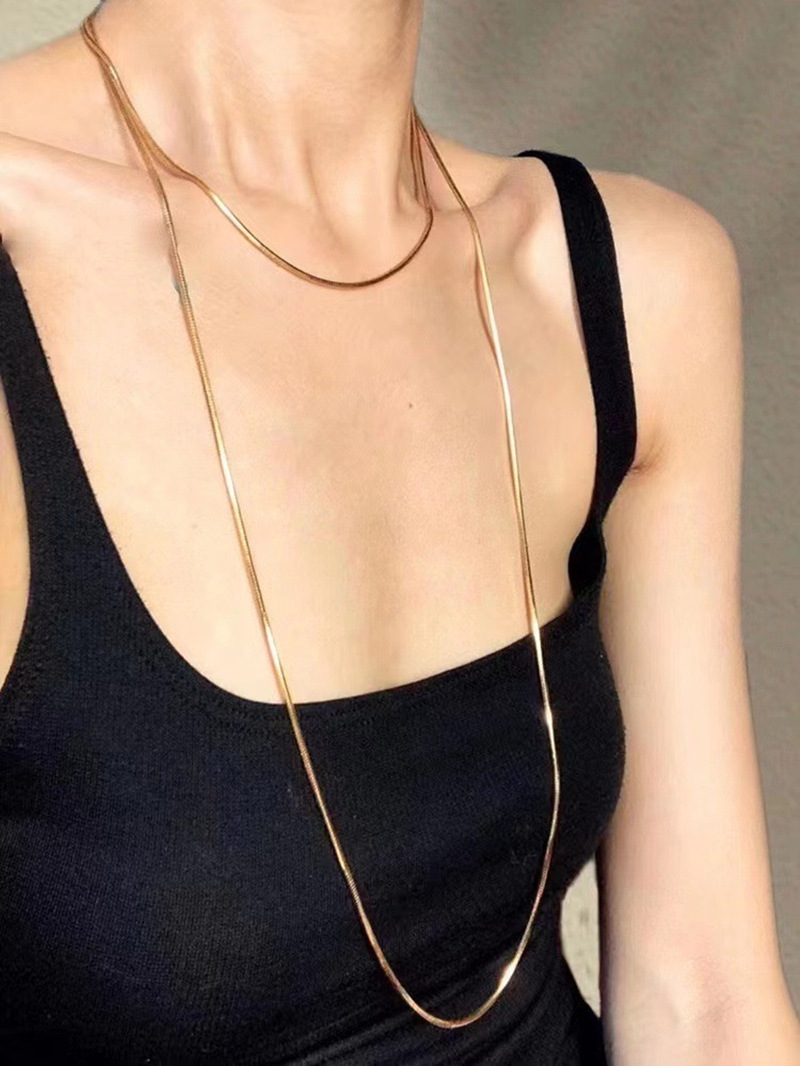 Korean simple square long snake bone necklace, gold-plated brass for women, high-end and versatile collarbone chain sweater chain for autumn and winter pic 5