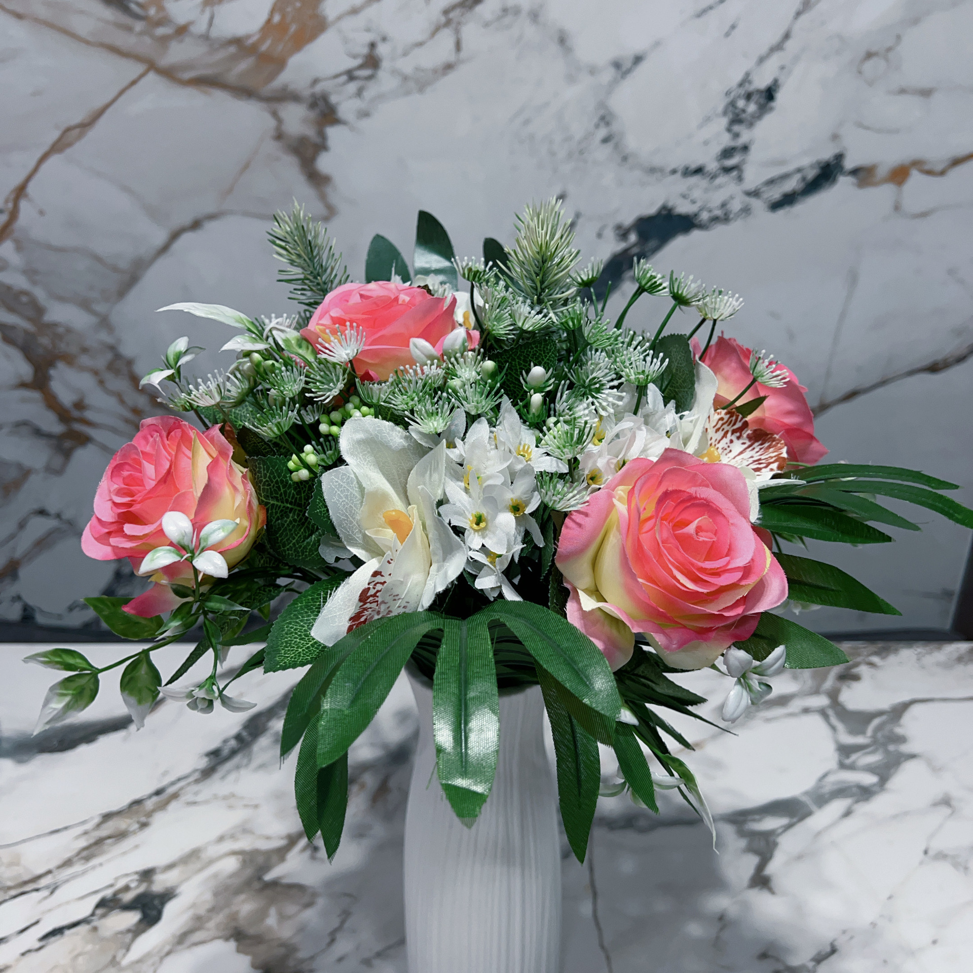 High-end light luxury artificial flower bouquet, bride holding rose artificial flowers, hotel home living room classical photography decoration pic 3