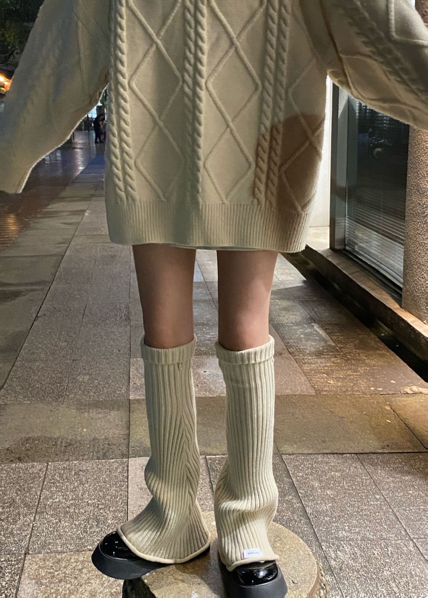 Otoño invierno influencers piernas calientes retro cuerno casquillo estilo nicho slim jersey rayas de lana piernas largas ligas pic 5