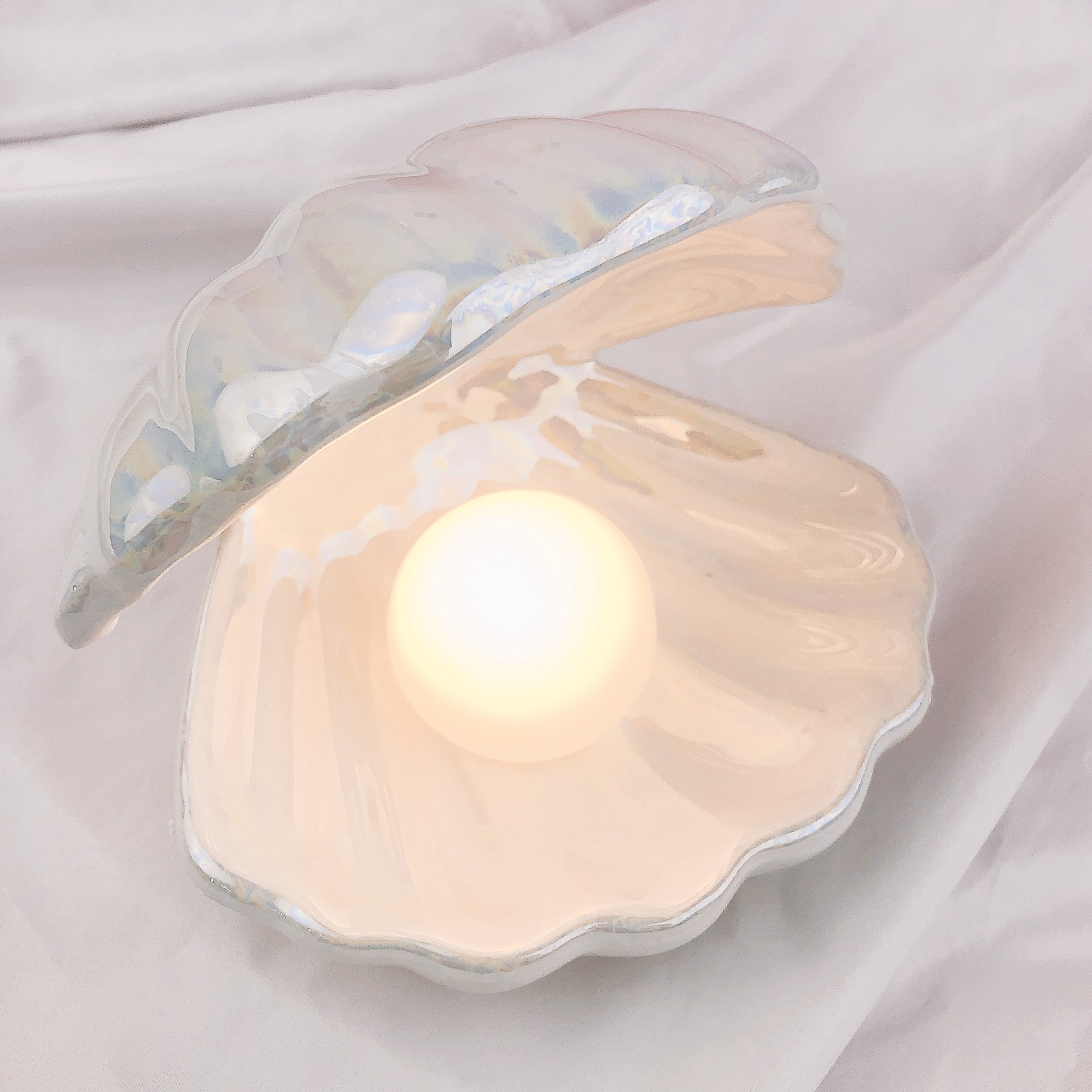 This is a popular Nordic dreamy shell lamp with a romantic pearl atmosphere and creative night light for the bedroom pic 4