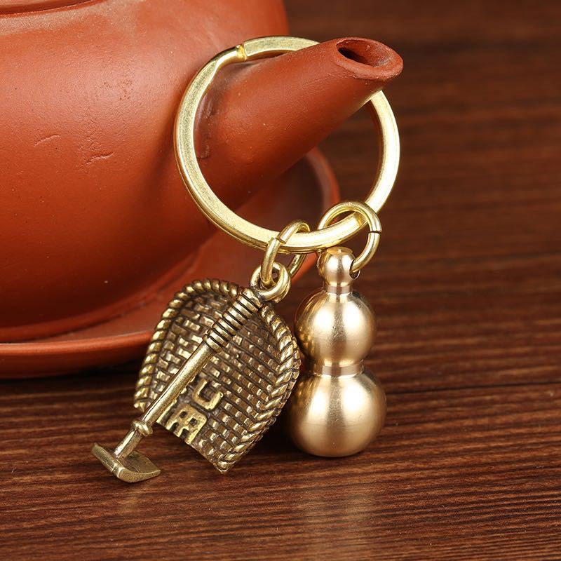 Wholesale of copper gourd keychains, old copper items, dustpans, hoes, car hangers, three-piece sets of copper gourds and hoes, hanging ornaments pic 3