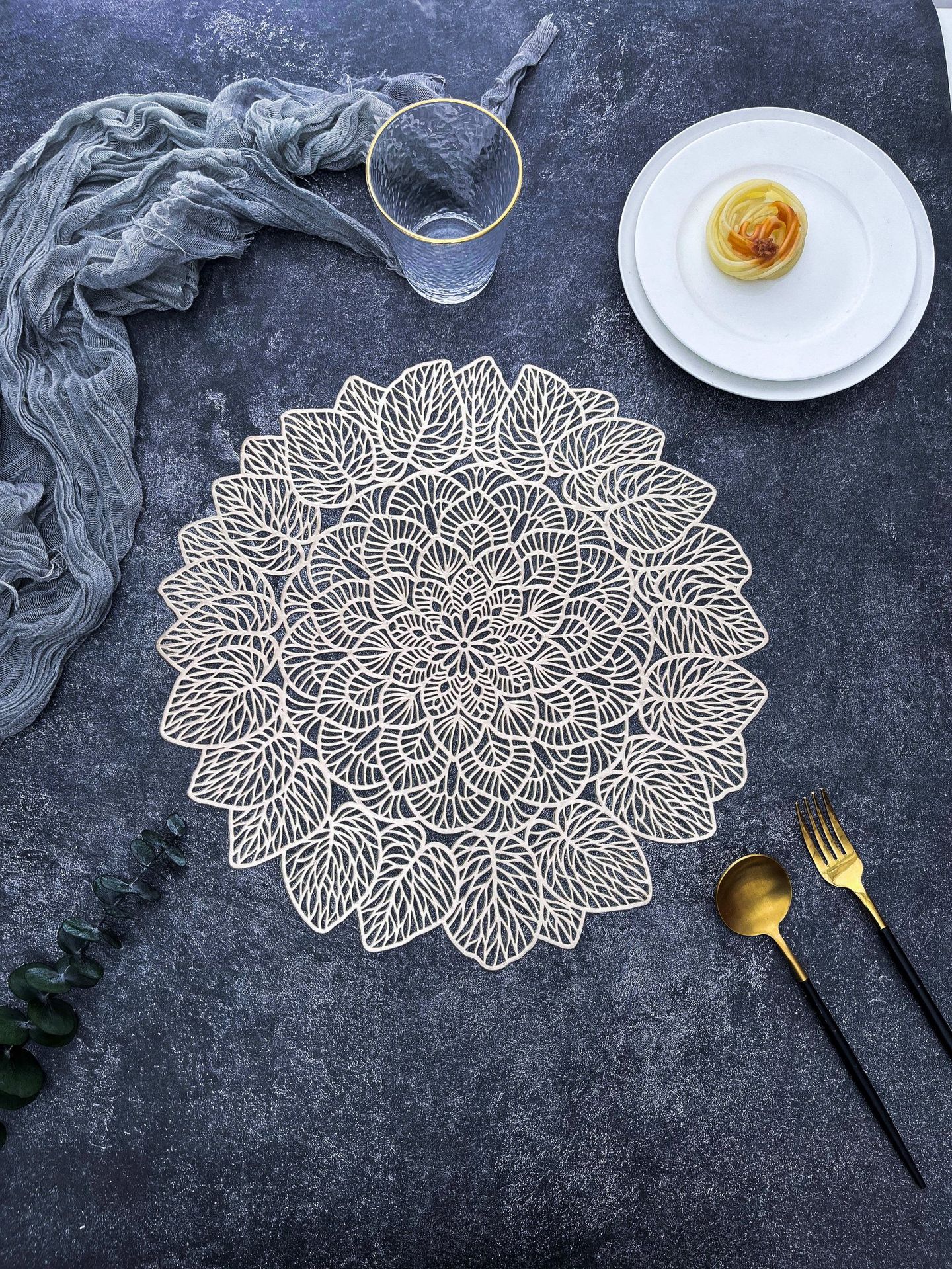 Watermelon leaf round placemats, household heat-resistant and heat-insulating MATS, hollowed-out pvc Western placemats, gold-embossed high-end table MATS, cross-border pic 13