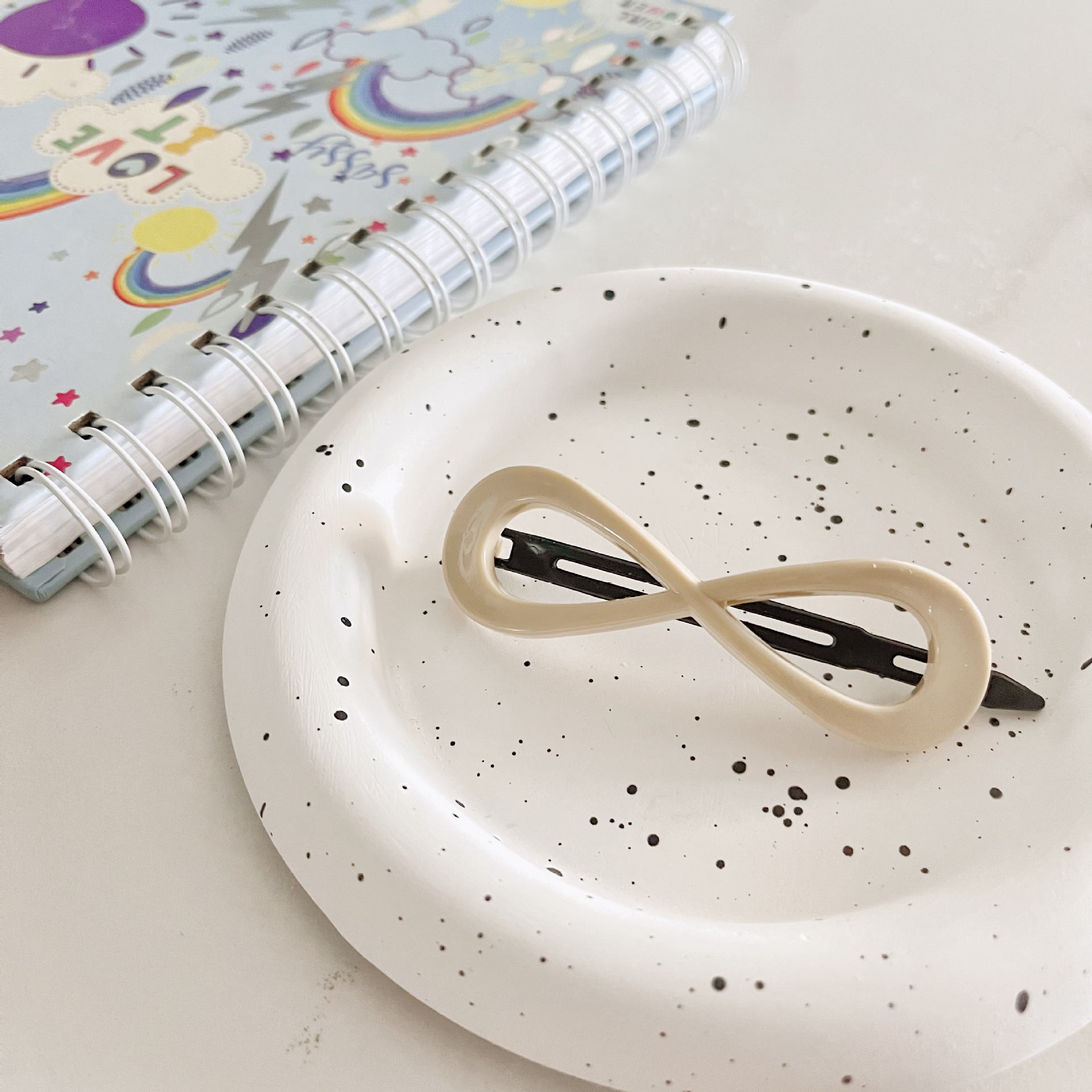 The same style of top clip in Dongdaemun, South Korea, colorful one-piece clip, ins Hyuna frog clip, versatile girl bangs hair clip pic 15