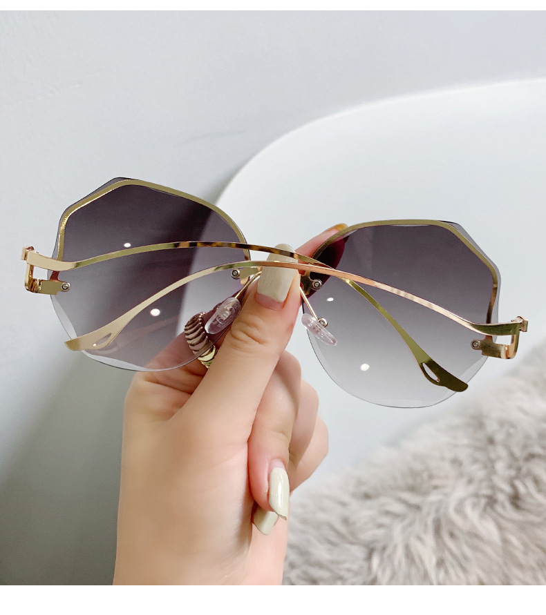 2022 New Korean-style trendy light-colored transparent sunglasses for women, a popular UV-blocking frameless glasses pic 12