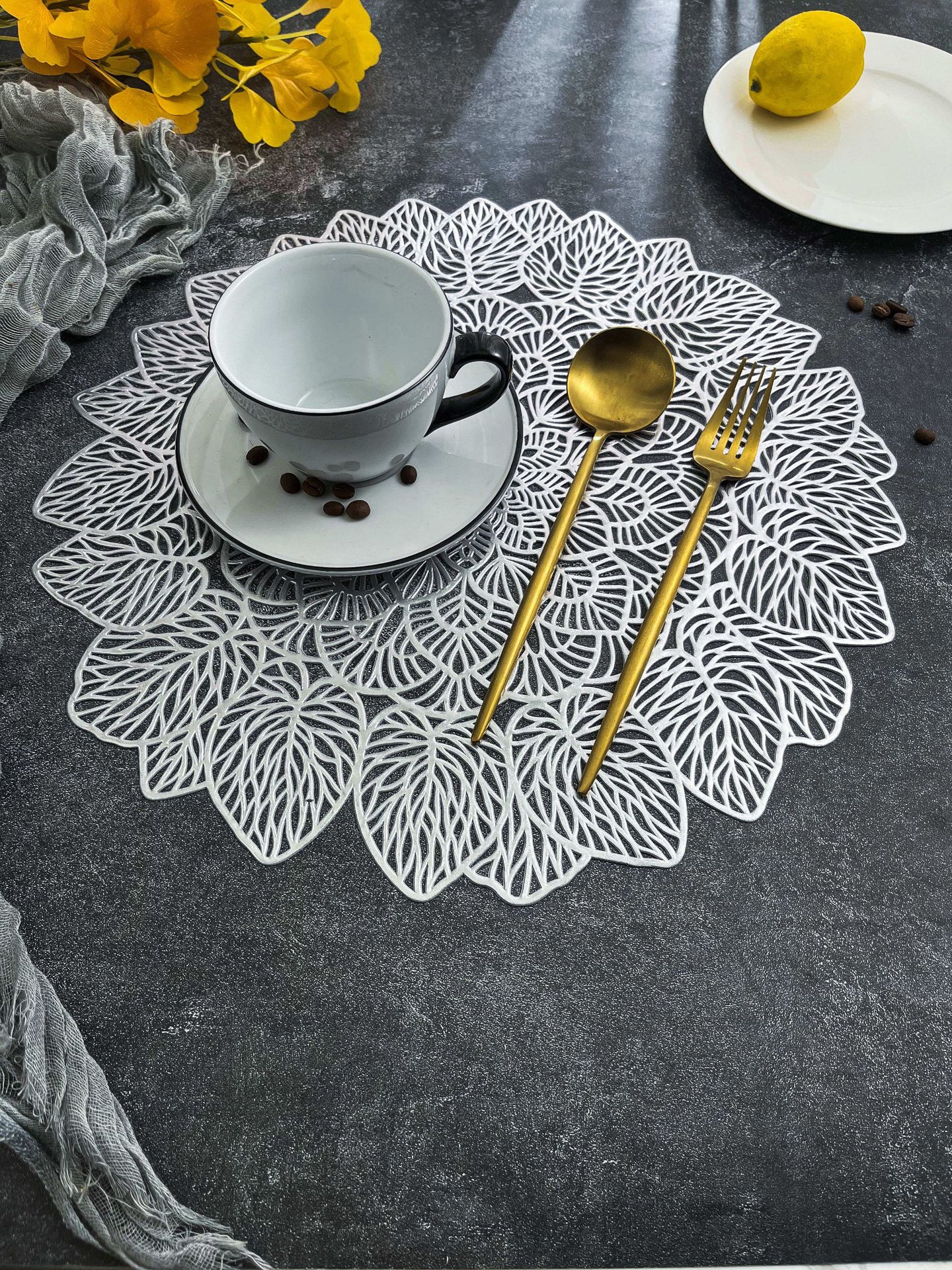 Watermelon leaf round placemats, household heat-resistant and heat-insulating MATS, hollowed-out pvc Western placemats, gold-embossed high-end table MATS, cross-border pic 12