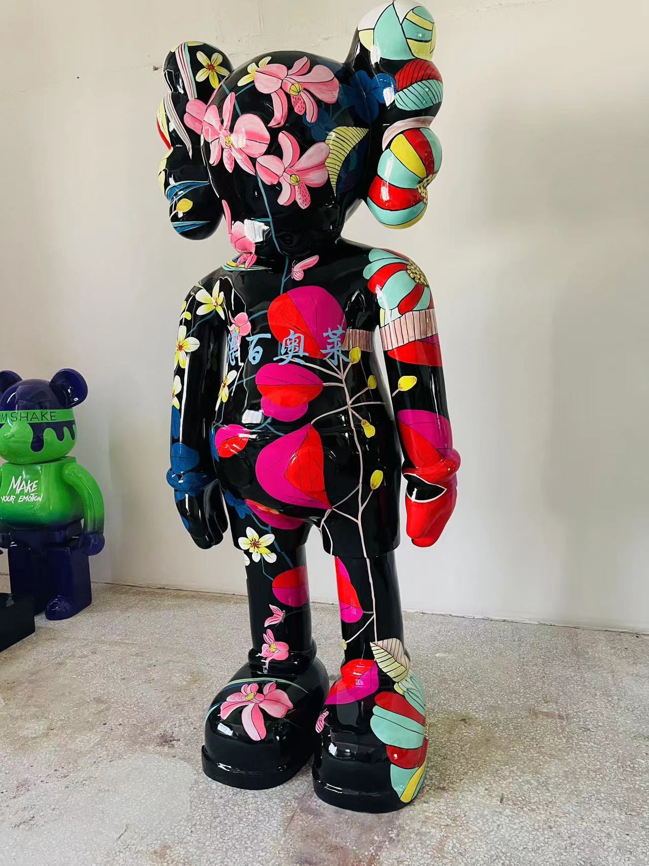 Violent bear figurines, light luxury wine cabinets, living room TV cabinets, cartoon dolls, building block bear display cabinets, home decorations pic 1