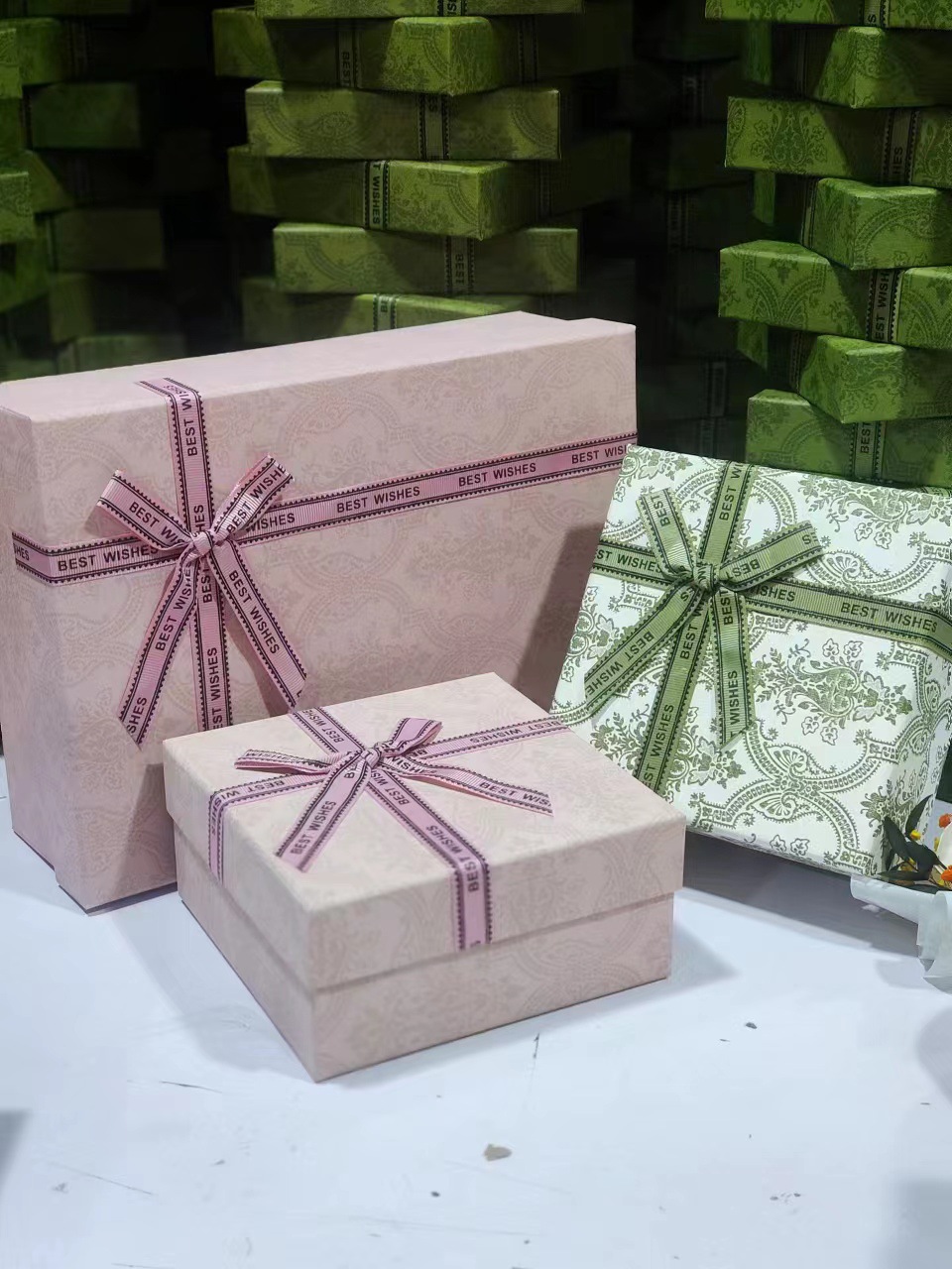 高端轻奢粉红礼物盒女神节伴手礼盒情人节礼品盒神秘紫色口红礼盒详情5