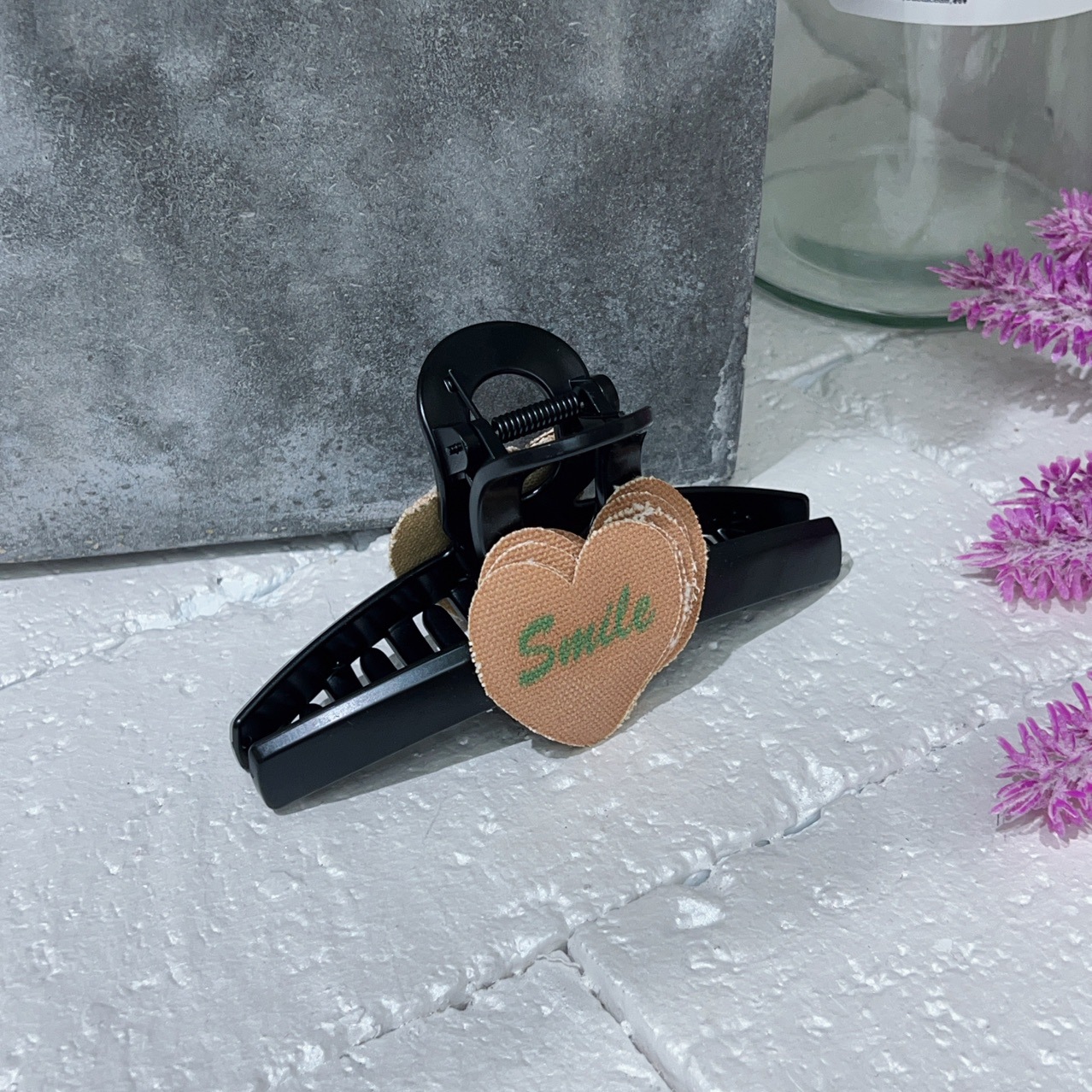 The new Korean version of the smiley face grabber hair clip has a high-end and retro feel, with a large amount of hair. It features a back head updo, shark clip hair clip and hair accessory pic 3