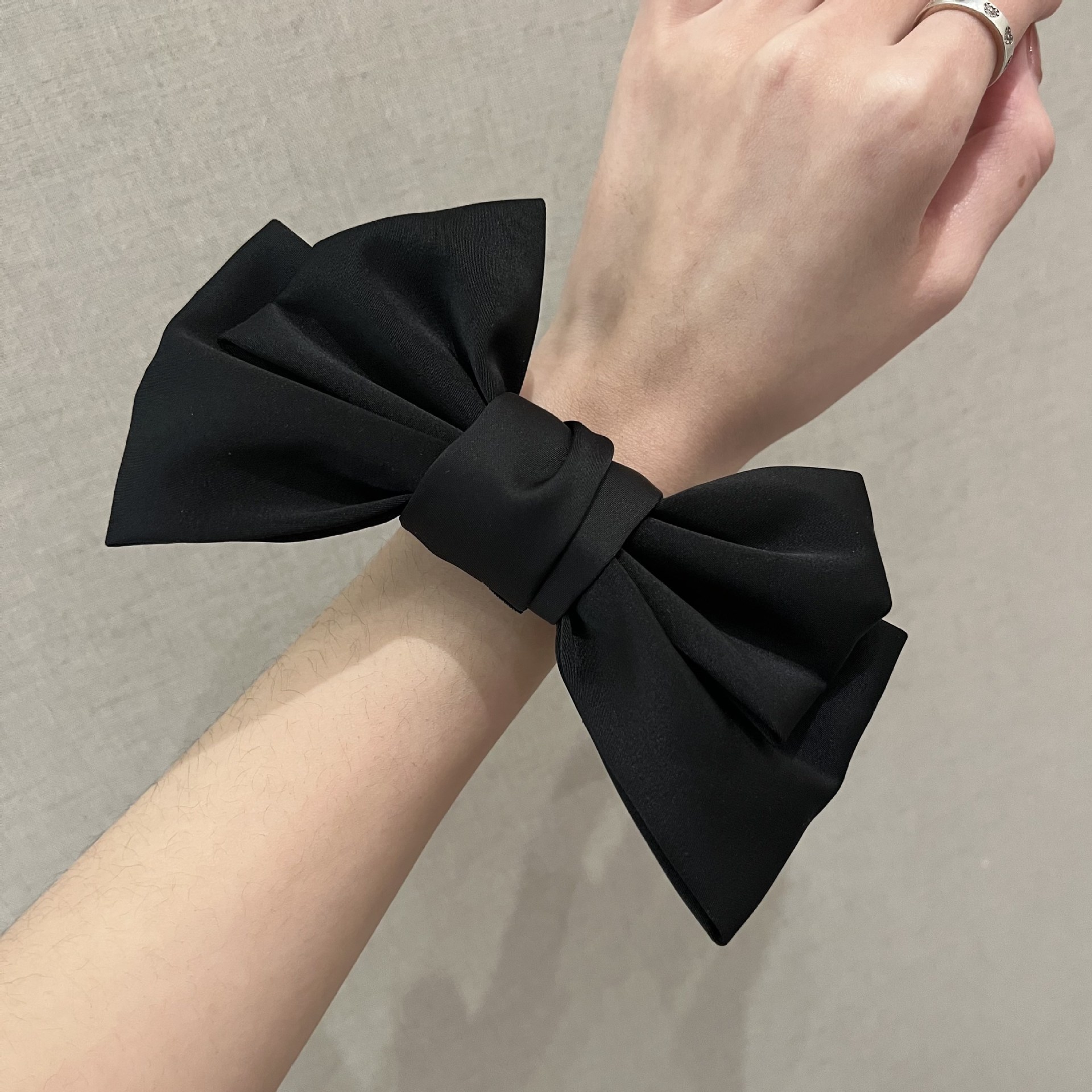 韩系同款缎面蝴蝶结大肠圈发圈高级感黑色头饰高弹力马尾头绳女详情3