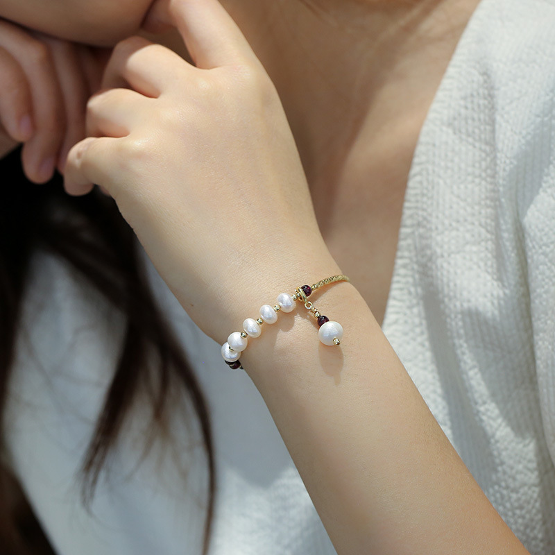 Natural 4MM purple-toothed garnet freshwater pearl bracelet, light luxury and niche design crystal bracelet, elegant jewelry pic 5