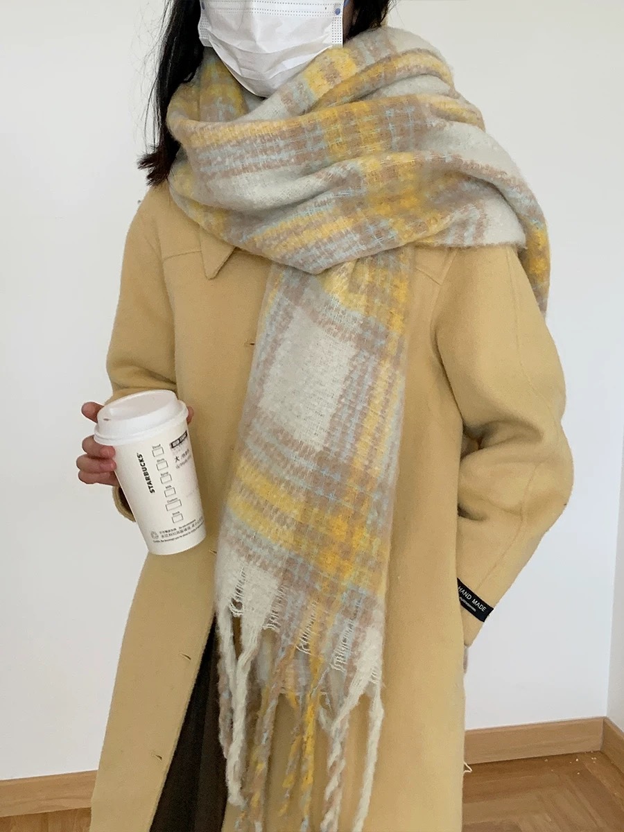 日本2024新款奶油黄毛茸茸围巾女秋冬季加厚保暖百搭圣诞格子围脖详情3
