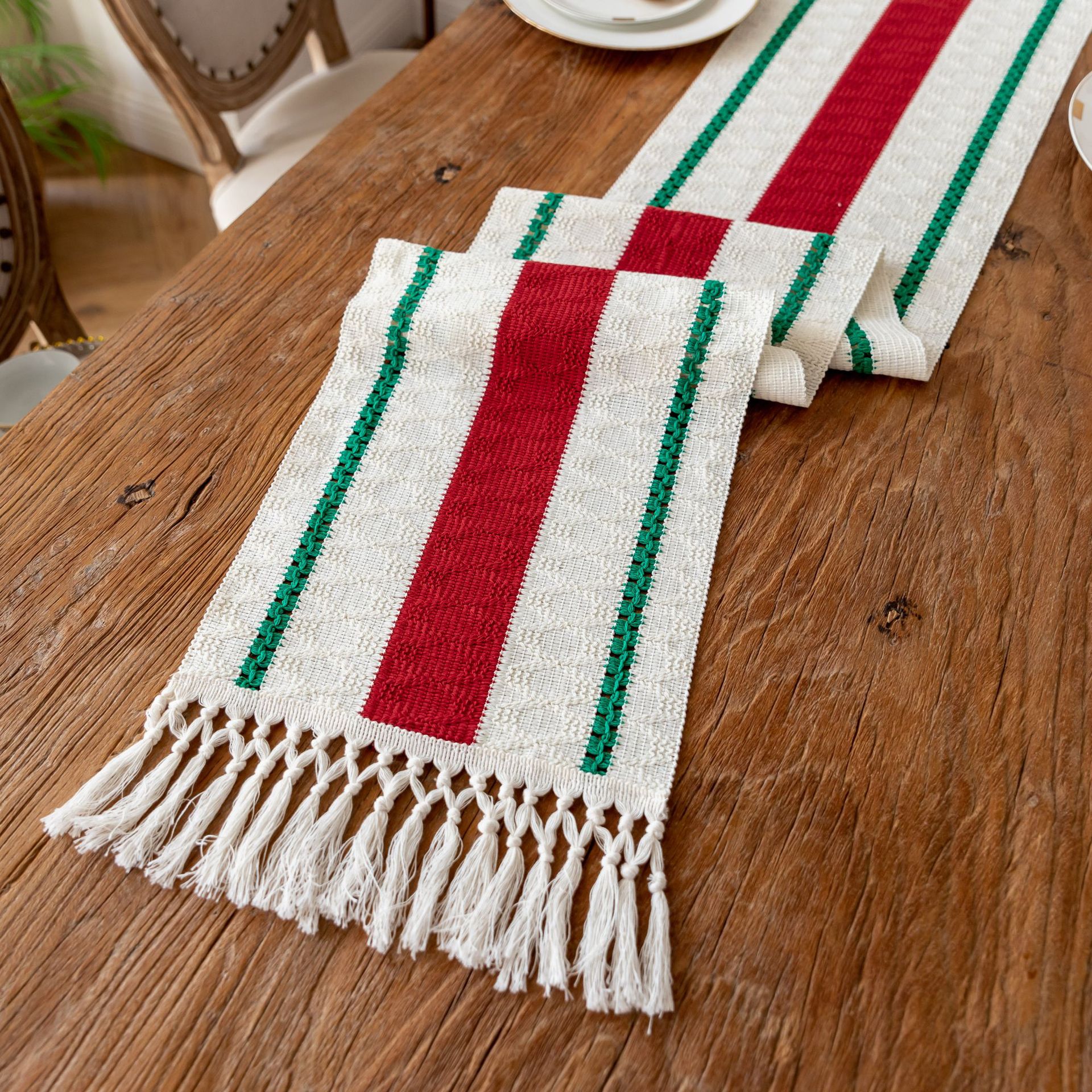 Wholesale of popular cross-border Christmas table flags, American red and green color New Year long tablecloths, entrance hall shoe cabinet decorative tablecloths pic 2