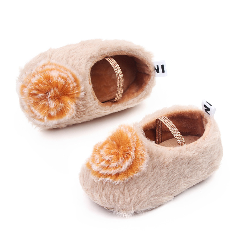 For babies aged 0-1, there are cute cotton shoes. For girls, there are suede princess shoes, shallow elastic cotton shoes, and fluffy shoes for girls. The size is 2750 pic 5