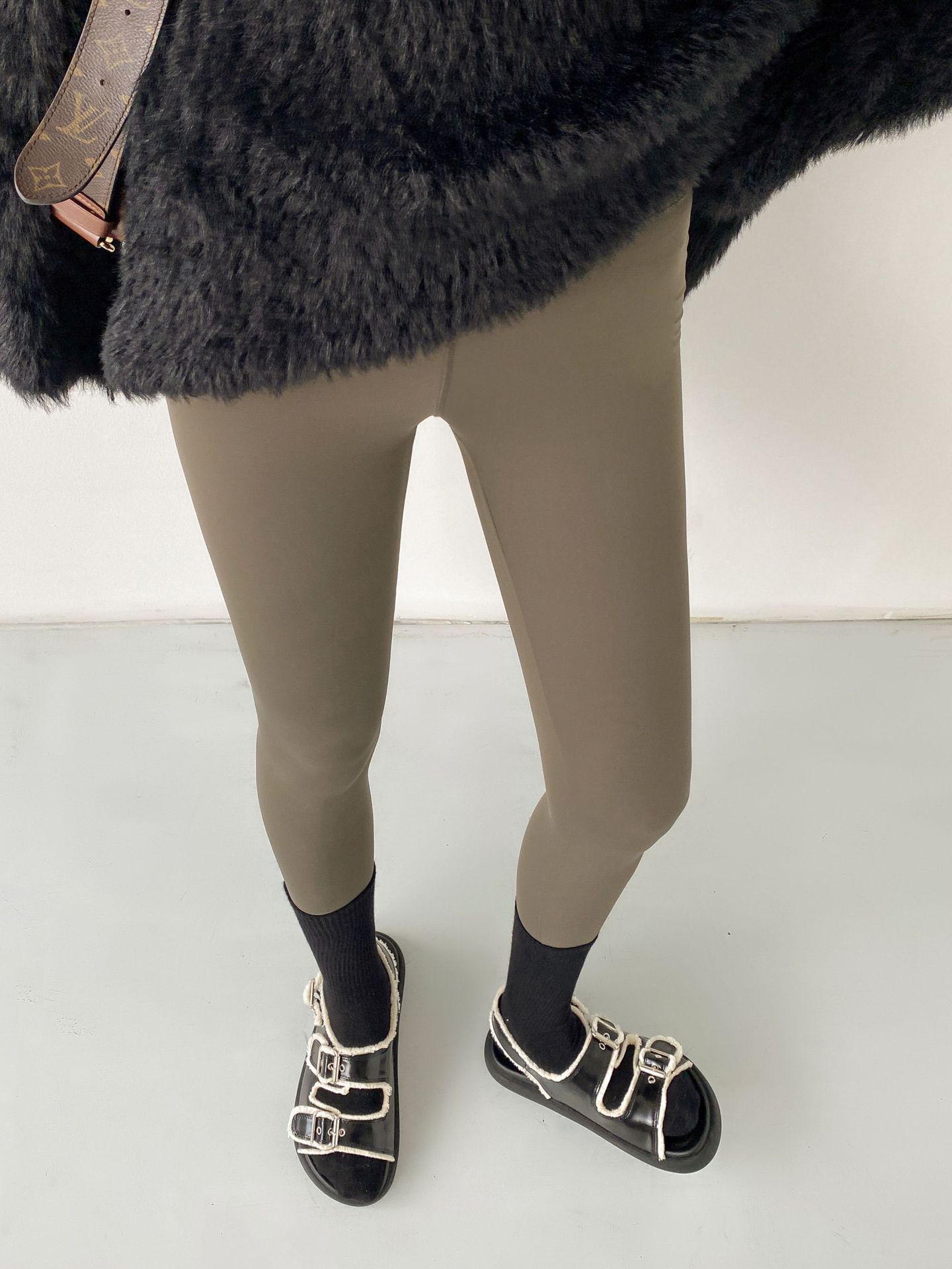 Wholesale of 2023 Spring and autumn tight-fitting high-waisted leggings, water-sparkling Barbie pants, a must-have for lifting buttocks, 9-inch pants, a one-piece replacement for women pic 94