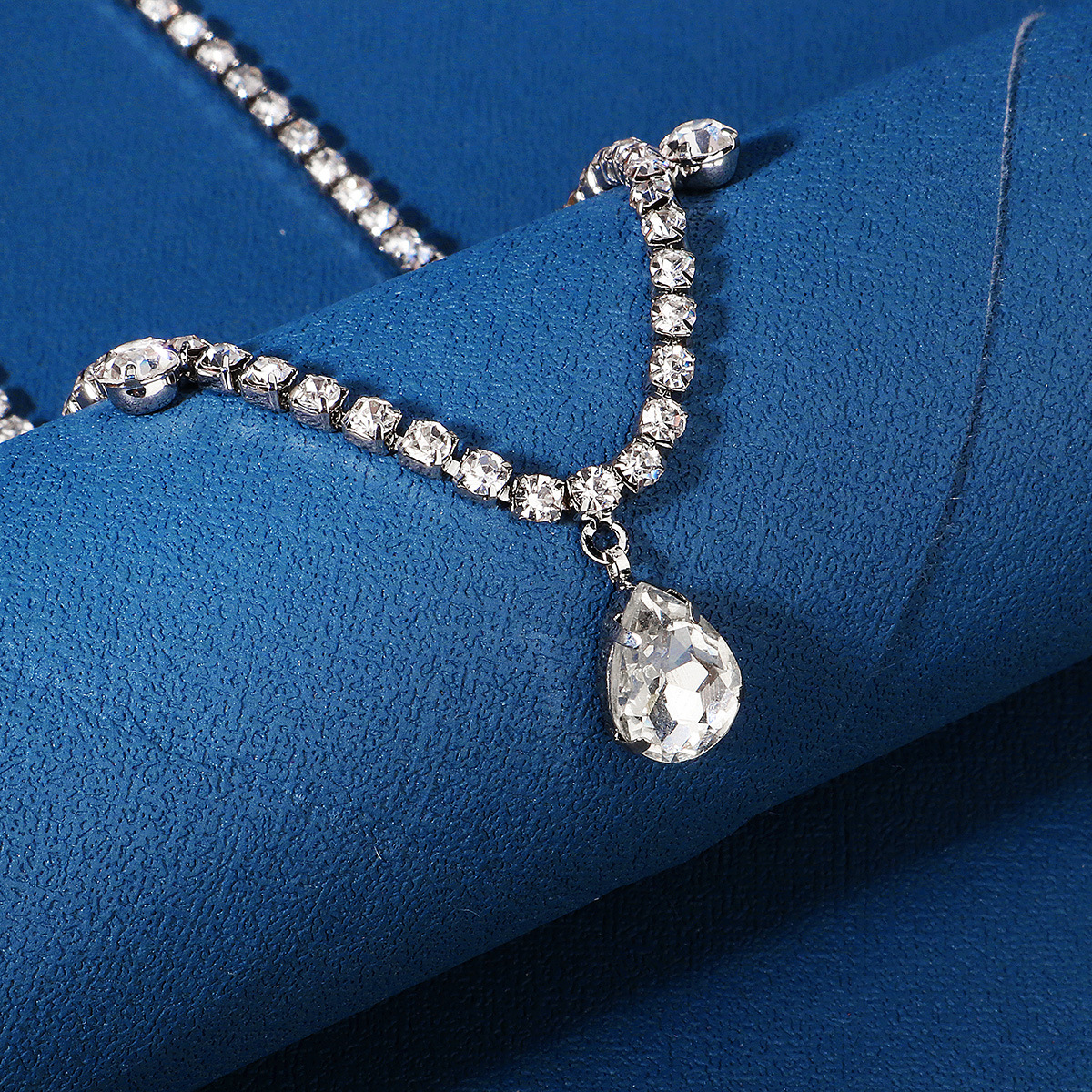 The European and American retro chain headwear features a light luxury design with multiple layers of water diamond headbands and Bohemian-style forehead ornaments pic 34