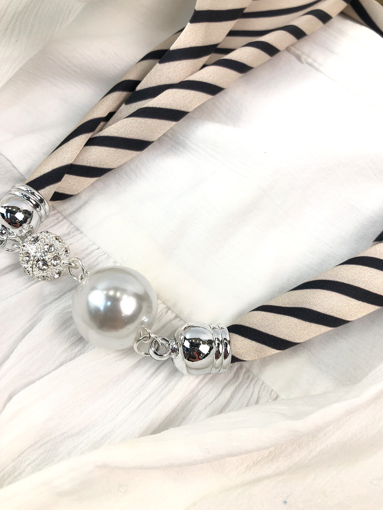 One-piece consignment cross-border exclusive summer fashionable and versatile silk pearl necklaces, silk scarves, buckles and scarves factory wholesale pic 13