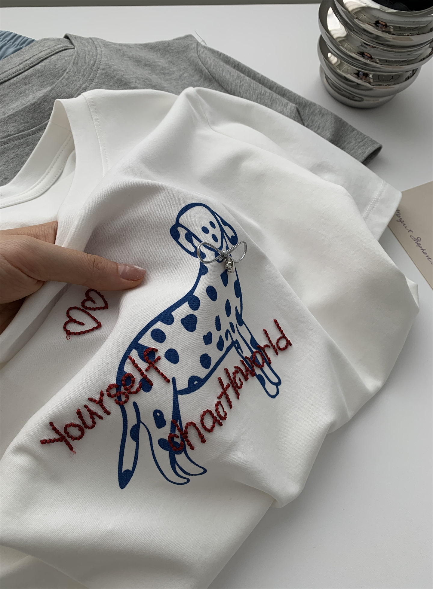 A trendy Korean-style loose and casual short-sleeved T-shirt with a bow and spotted dog print for women in summer, featuring pure cotton embroidery pic 13