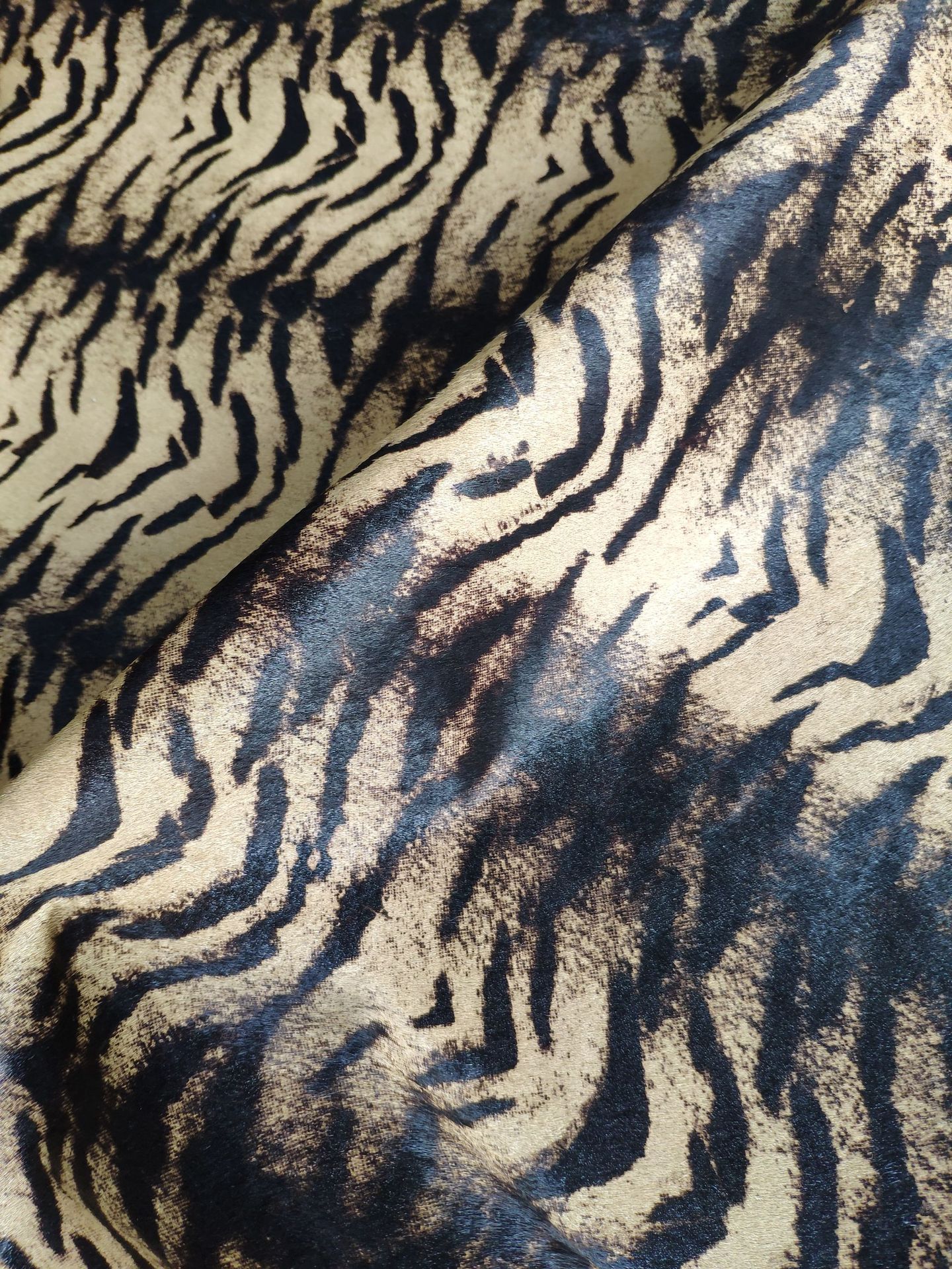 Yiwu Ha Niu leather, real horse hair, real cow hair, tiger skin texture and other colors and patterns, custom-made according to samples pic 9