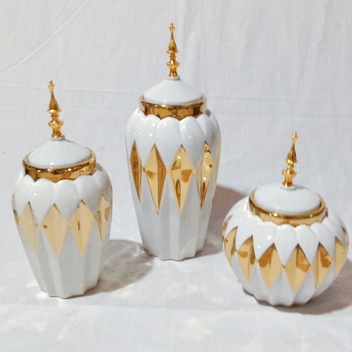 Ceramic light luxury electroplated general jar, platinum flower vase, handicraft display piece, entrance soft decoration, storage jar 2, Golden castle vase pic 4