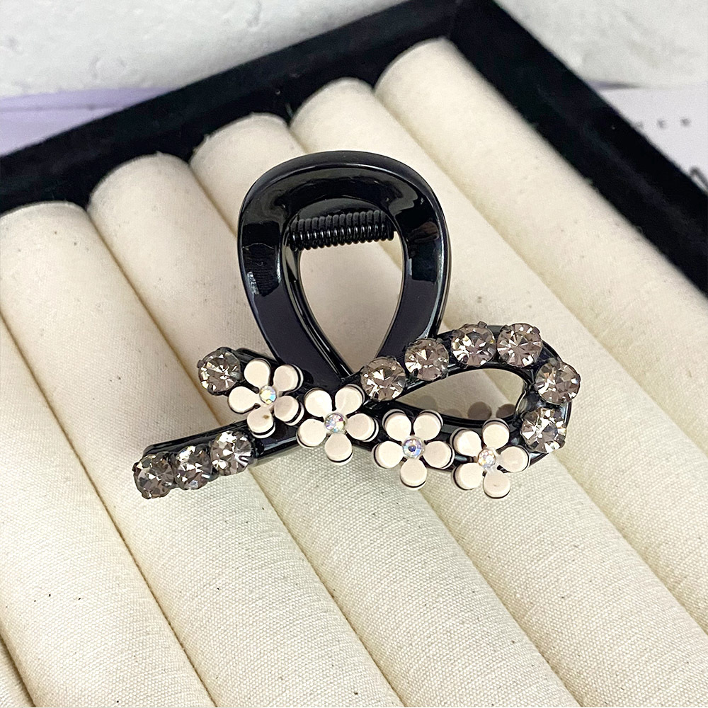 High-end camellia semi-tied hair clips for women, a niche hair accessory with diamonds, simple and elegant style, small grappling clips, less hair volume, shark clips pic 16