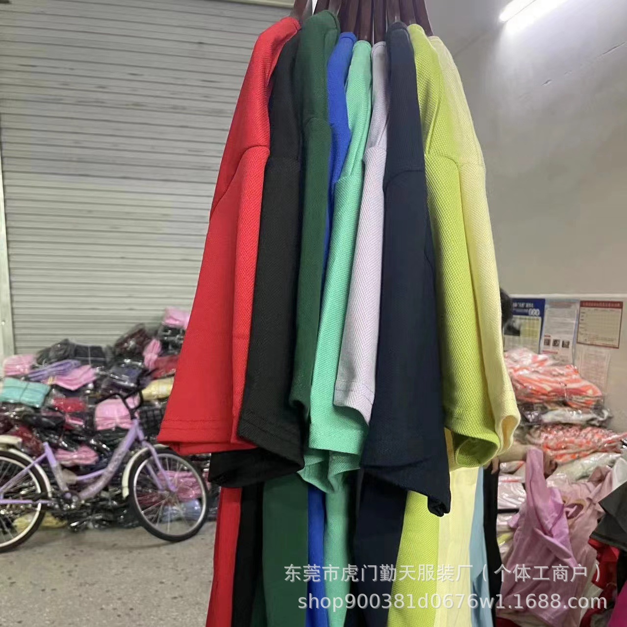 والقمصان القطنية (T-shiri)، التي بدأ العمل بها في عام 2024، قمصان ذات رقع حمراء مخففة من اللون الأحمر من أجل حملة المد والجزر pic 7