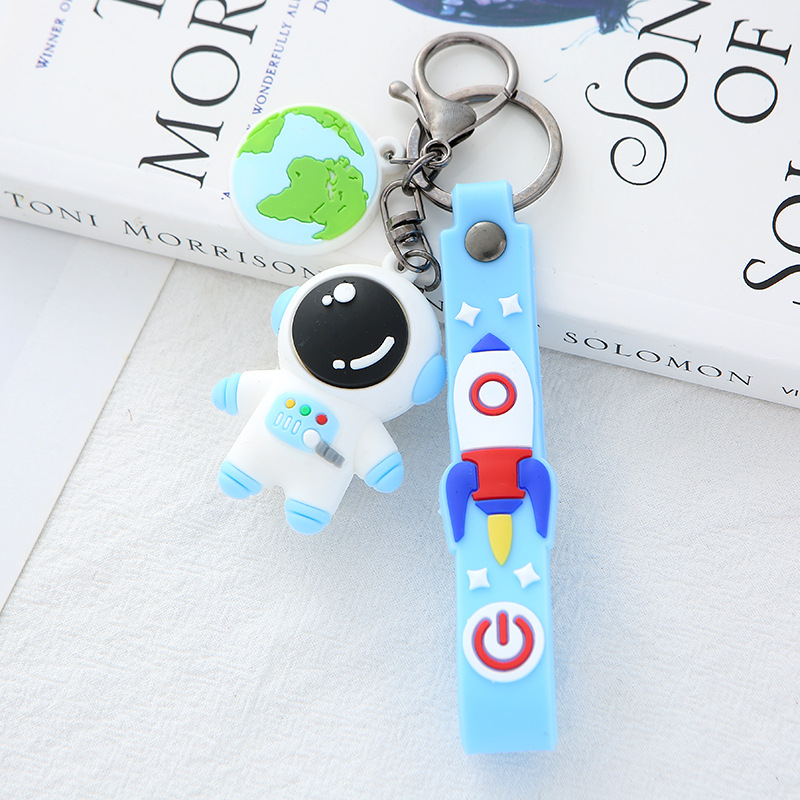 Three-dimensional astronaut keychain, cartoon astronaut pendant, popular key chain, circle promotion, small gift, doll pendant pic 4