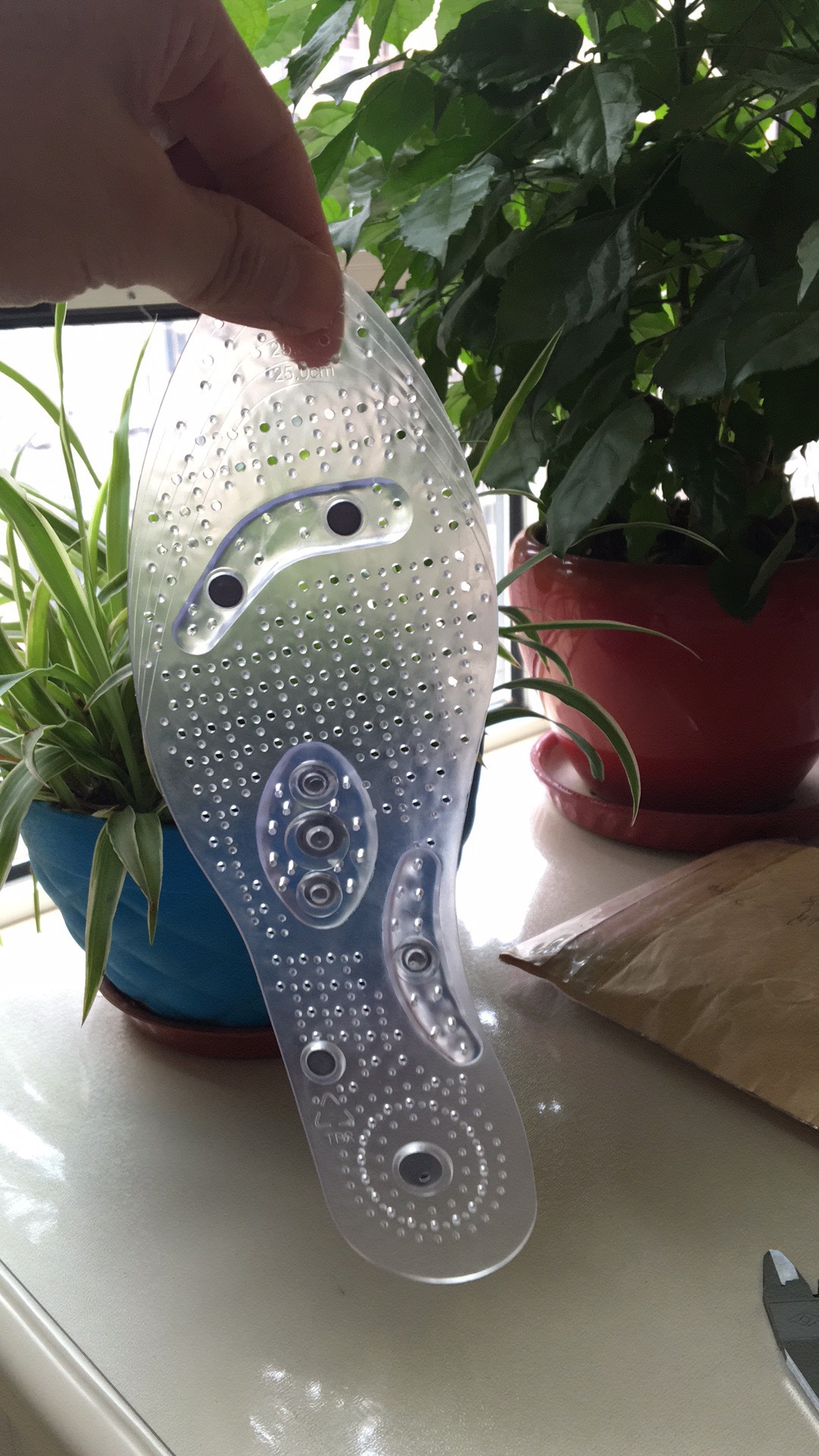 Amazon transparent magnetic therapy insoles with 8 magnetic stones for massage, breathable health care, magnetic iron insoles for men and women, manufacturer pic 17