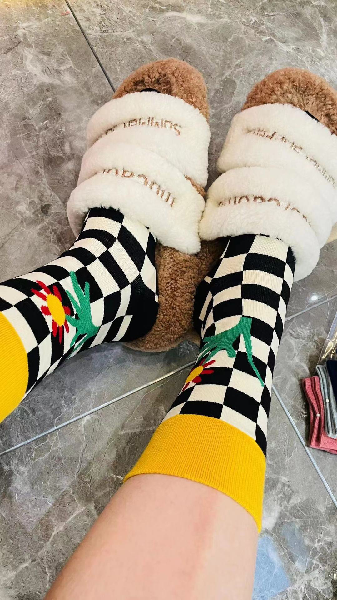 23年新款 春夏流行棋盘格精梳棉中筒女袜潮袜详情5