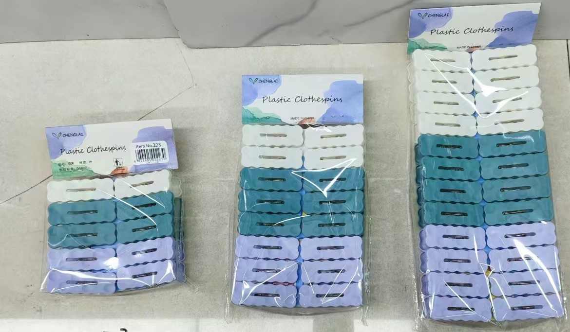 Multi-purpose household dormitory plastic windproof drying clips, traceless quilt clips, tie clips, underwear clips, compact and portable pic 3