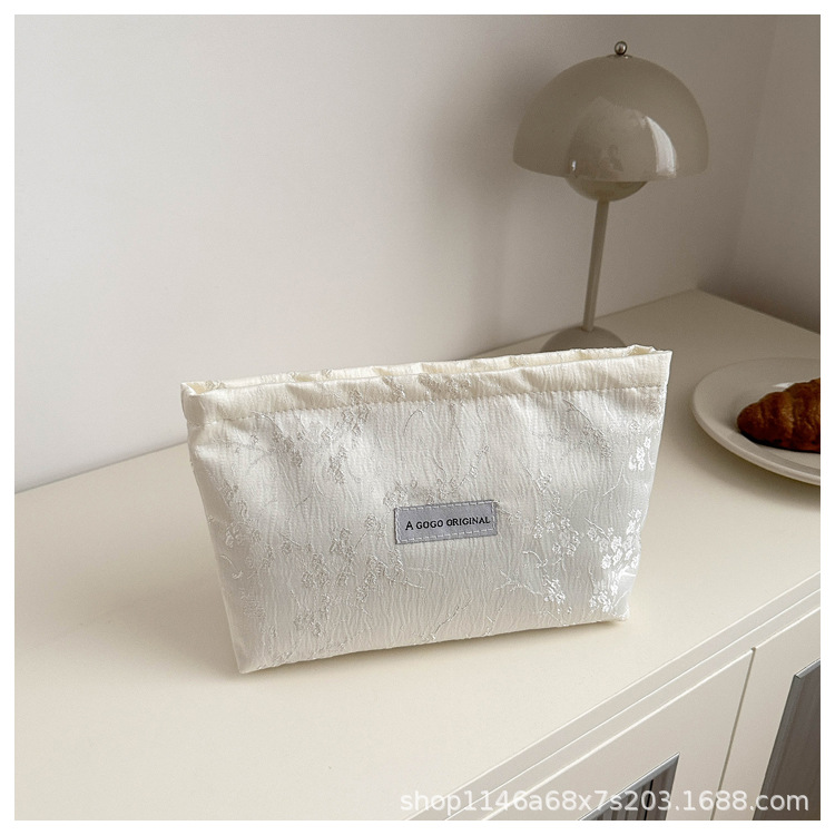 跨境蝴蝶化妆包小清新便携护肤品收纳袋旅行洗漱包帆布方包手拿包详情11