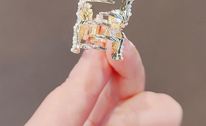 日韩气质鱼尾仿珍珠发夹刘海夹侧顶夹发抓夹网红鲨鱼夹详情8