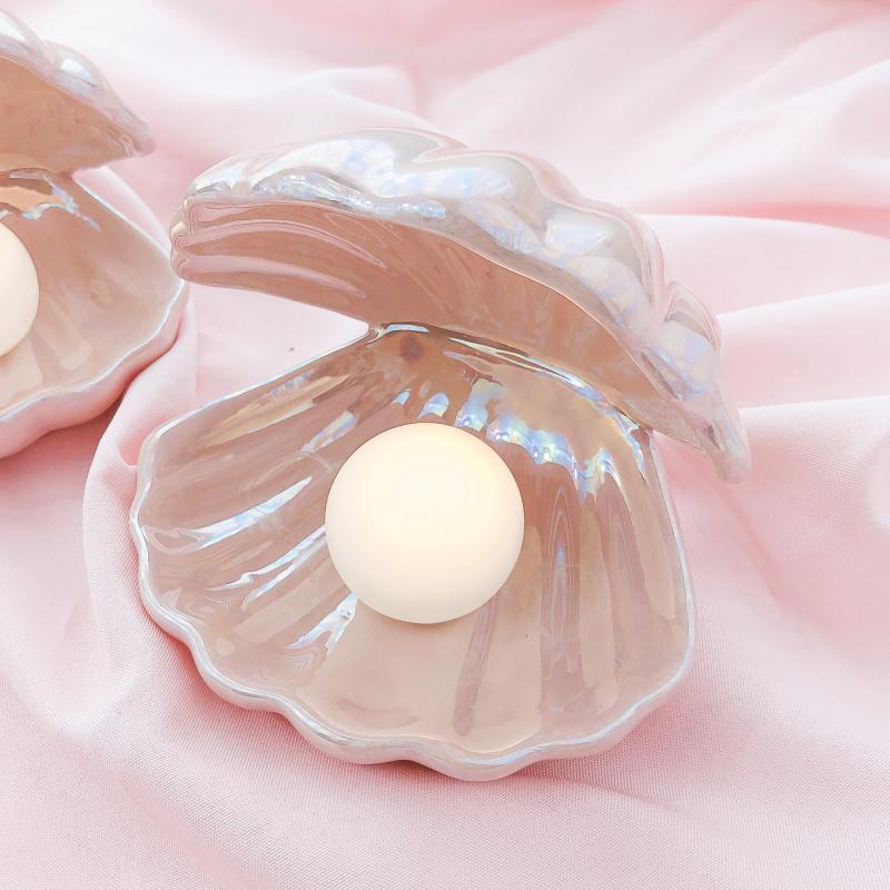 This is a popular Nordic dreamy shell lamp with a romantic pearl atmosphere and creative night light for the bedroom pic 2