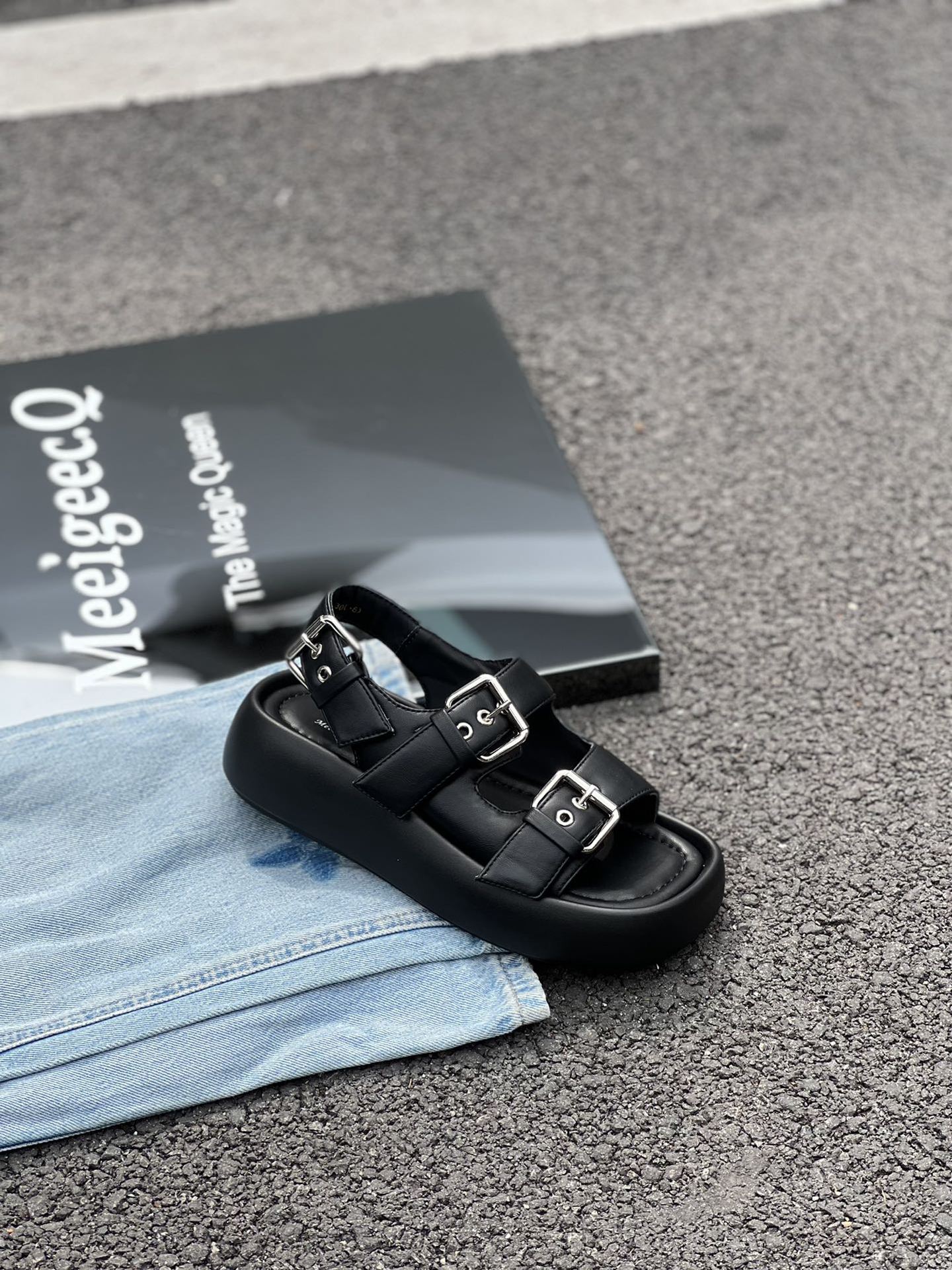 Meeigeec.Q厚底牛仔蓝个性百搭女士凉鞋2024夏季新款沙滩凉鞋现货详情11