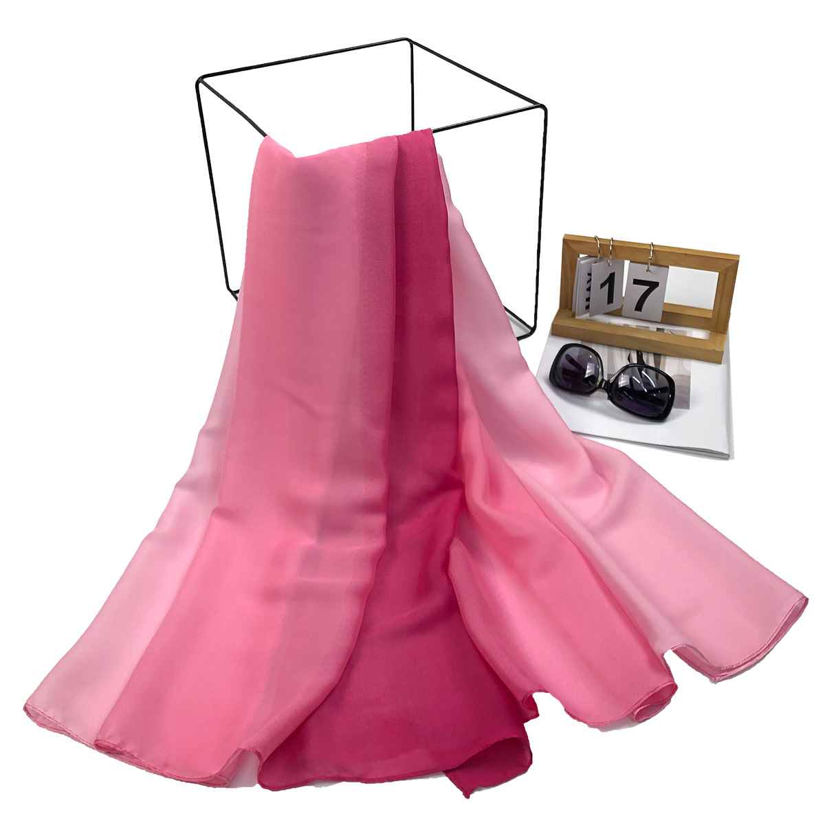 一件代发新款欧美时尚百搭丝绸质感缎面渐变色围巾 工厂批发 跨境专供详情3