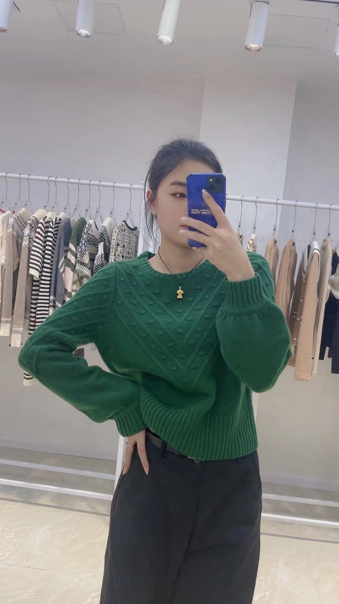 2023秋冬新款加厚纯毛羊毛衫女圆领套头设计感绿色灯笼袖打底毛衣详情4