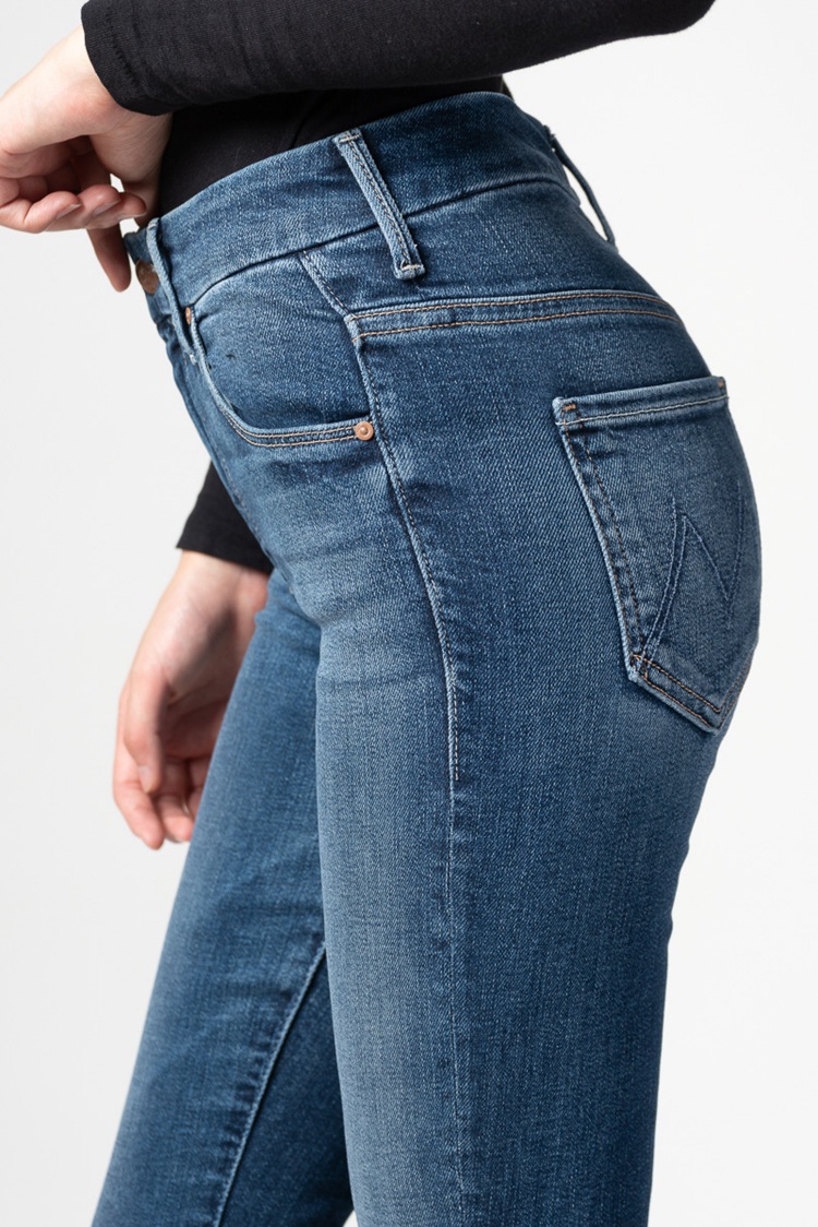 The new Mother high-waisted 9-inch high-elasticity skinny jeans, which are the same style as those worn by European and American bloggers, can lift the buttocks and make you look slimmer. Korean style jeans for women pic 17