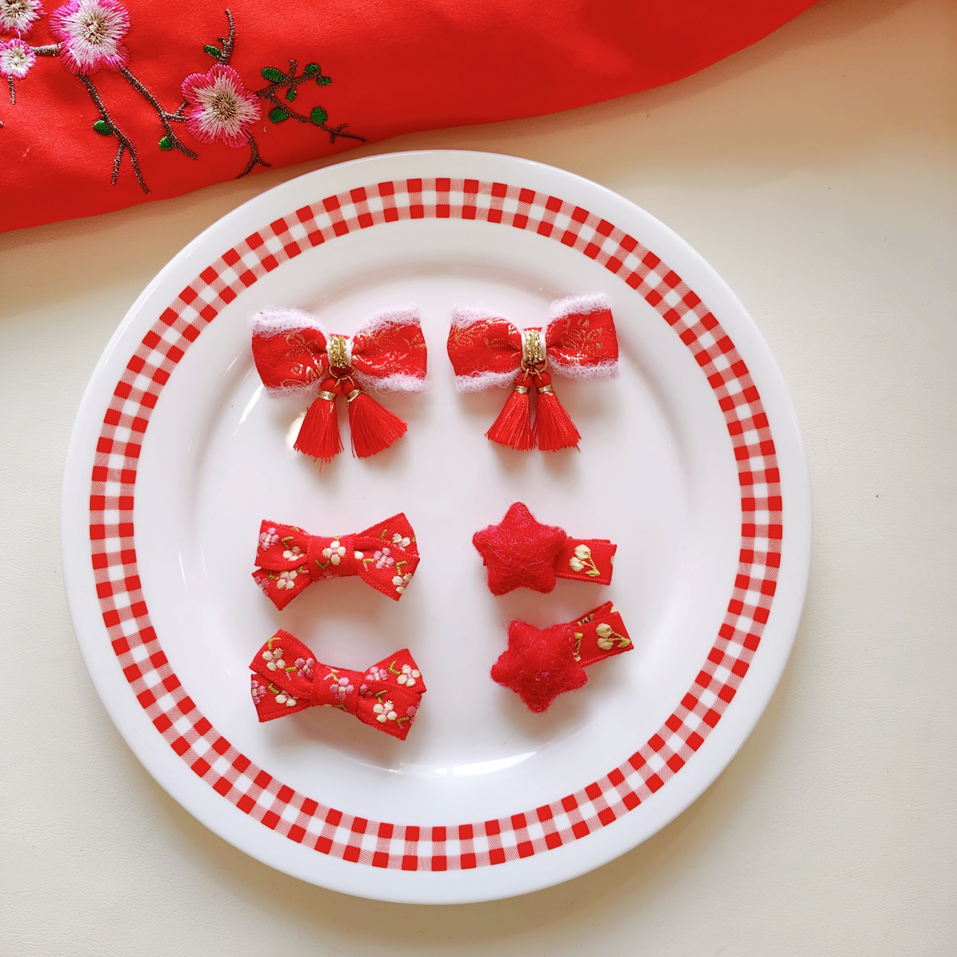 Factory wholesale baby hair clips, New Year red Hanfu birthday hair accessories, baby tassels, bows, New Year small clips pic 6
