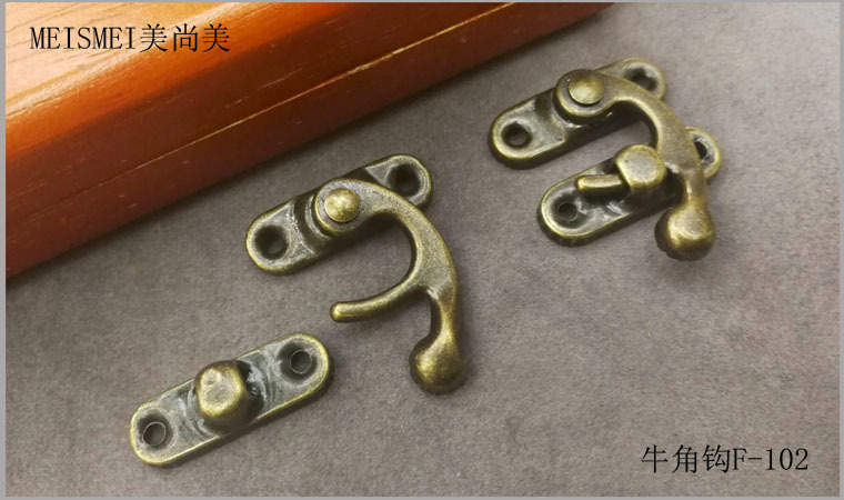 28*34mm bag buckle, horn hook, antique lock buckle, packaging box, bag hardware accessories, buckle, small bronze color pic 15