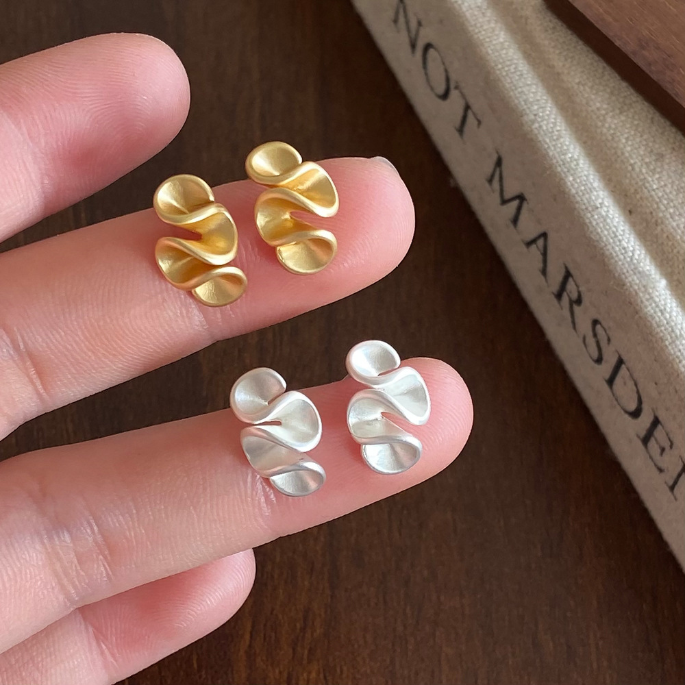 New niche design matte small irregular pleated cream flower stud earrings, light luxury and fashionable style, versatile pic 6