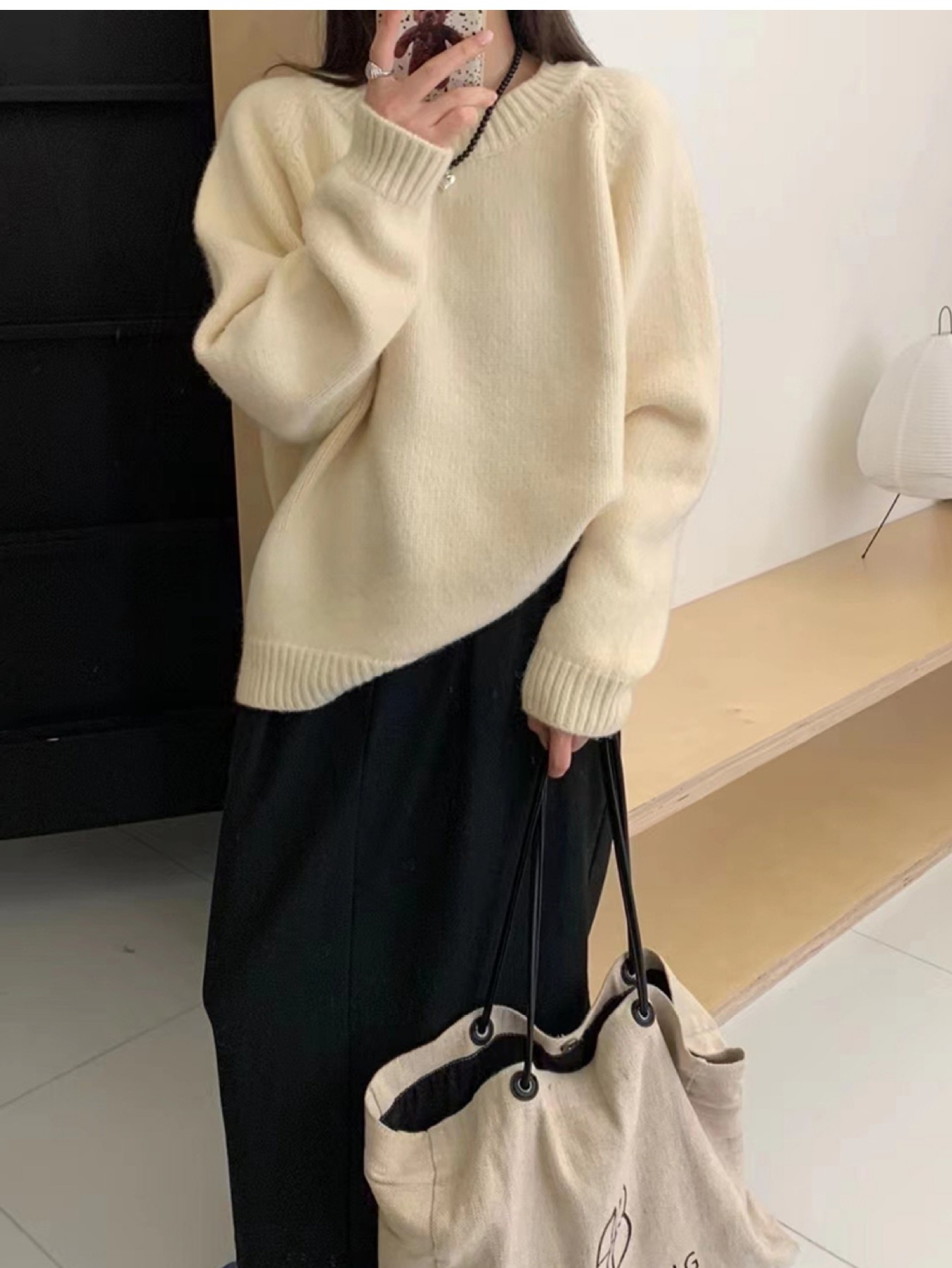This autumn and winter round-neck leather label candy-colored pullover sweater is a unique Korean style for women, paired with a loose and slimming knitted top pic 25