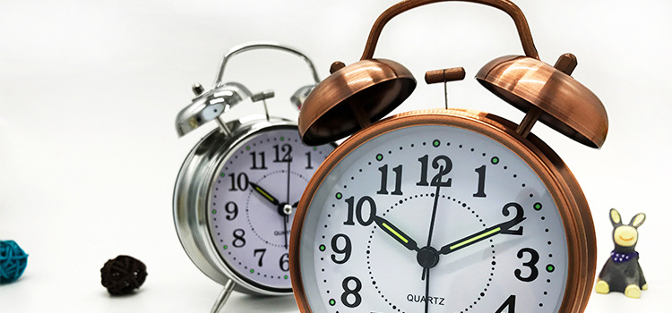 优品 创意金属质感静音夜光闹钟 经典双铃打铃钟详情22