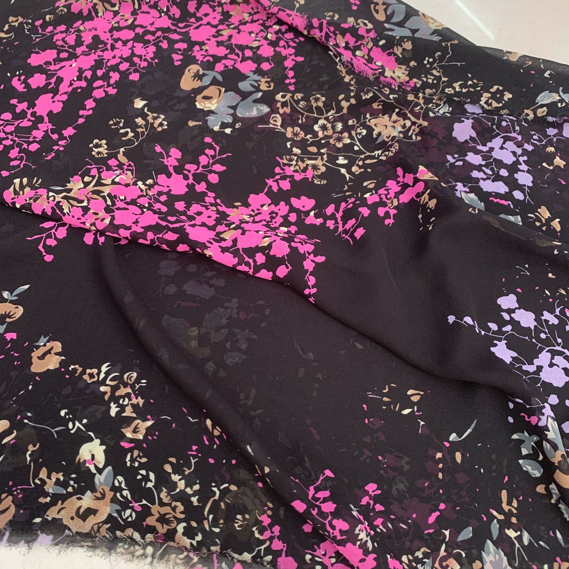 Custom-made pearl chiffon sun protection shawl fabric, polyester woven printed chiffon dress fabric pic 11
