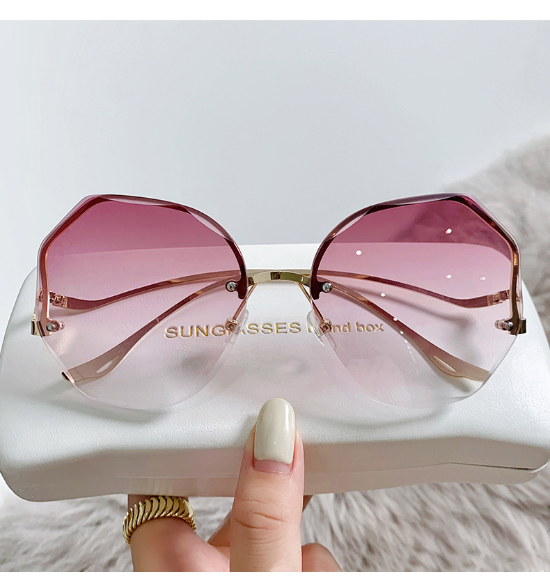 2022 New Korean-style trendy light-colored transparent sunglasses for women, a popular UV-blocking frameless glasses pic 4