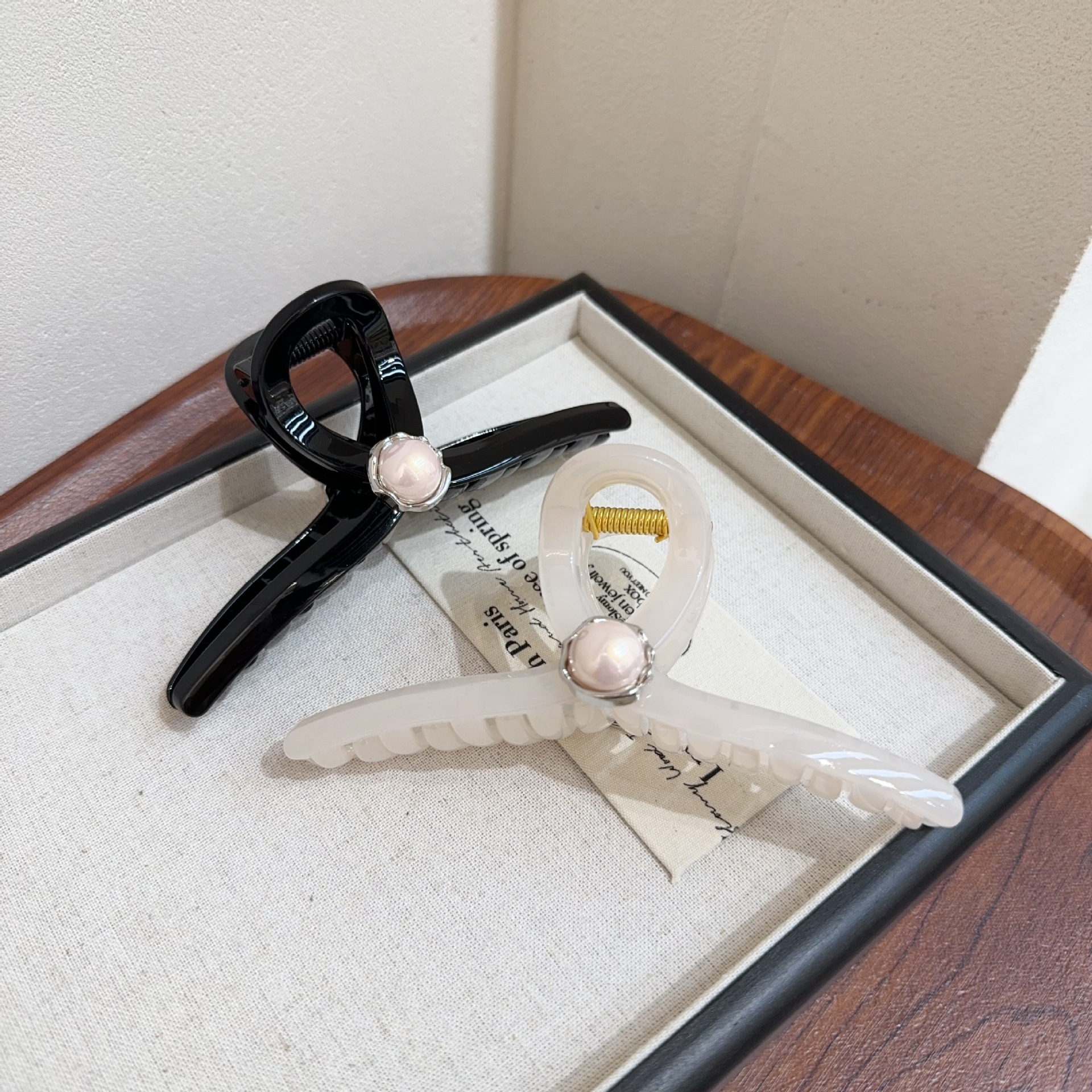 High-gloss pearl InS-style alloy hairpin for Spring 2024, new side bangs princess forehead hairpin pic 4