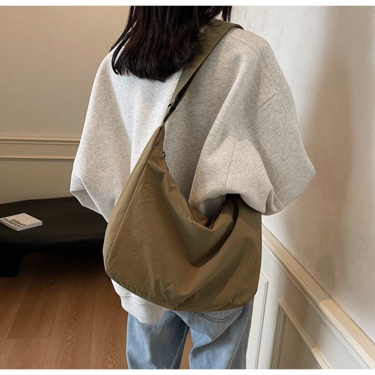 防水尼龙布袋斜挎包2024新款百搭饺子包简约百搭大容量上课单肩包详情28