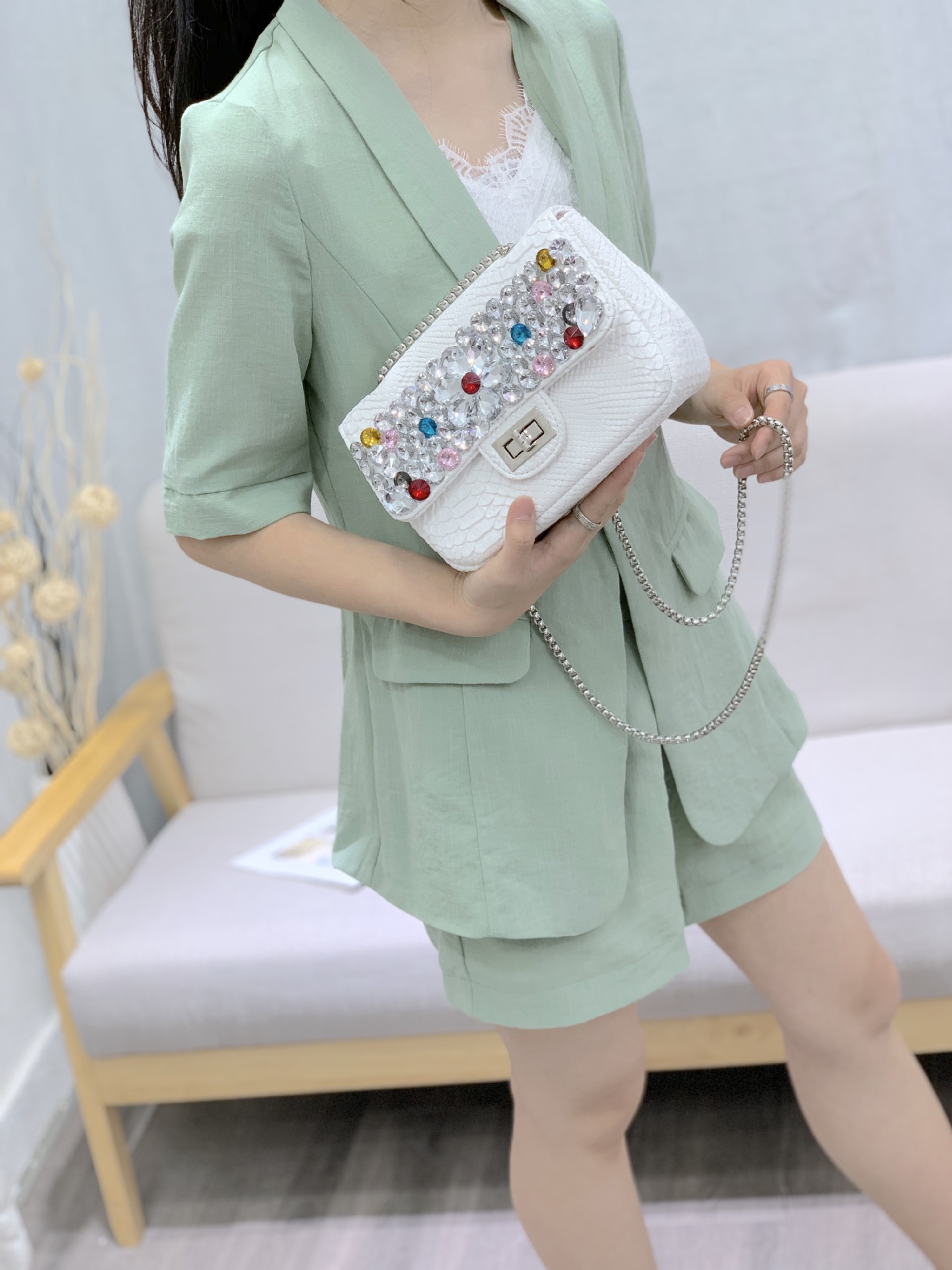 Chanel snake-patterned diamond bag, single-shoulder crossbody bag, crystal gemstone hot mom bag, flower sequined chain bag, water diamond bag pic 3