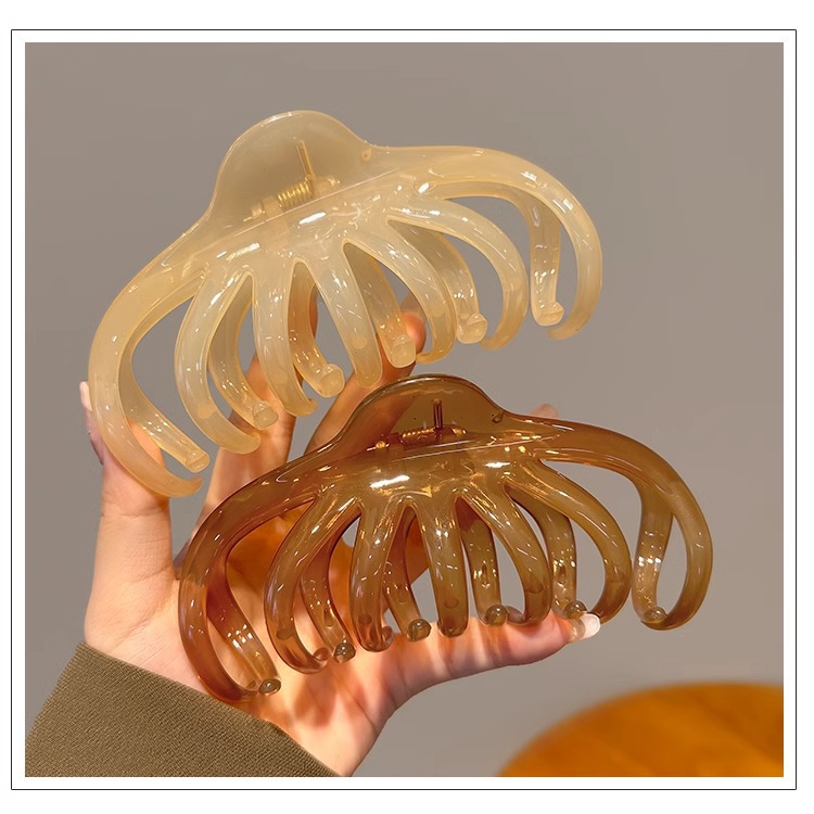 Large-sized female hair clip, French retro hair clip, back of the head, updo, shark clip, a popular 2023 new style pic 8